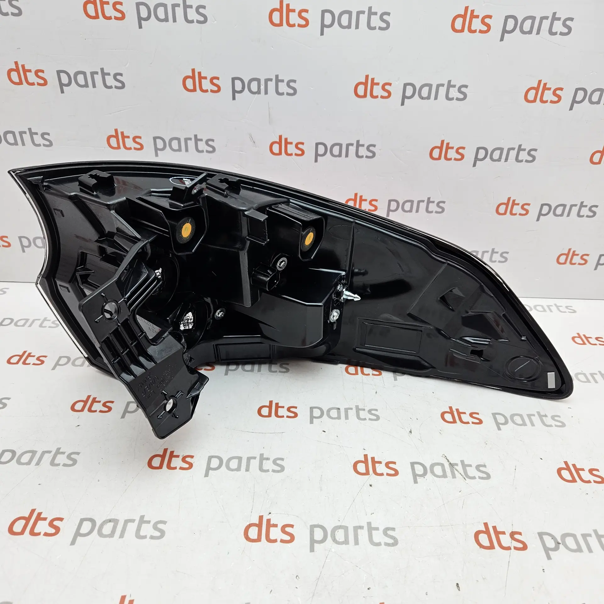 OEM Toyota 8155102D30 – Outer rear combination tail light lamp housing
