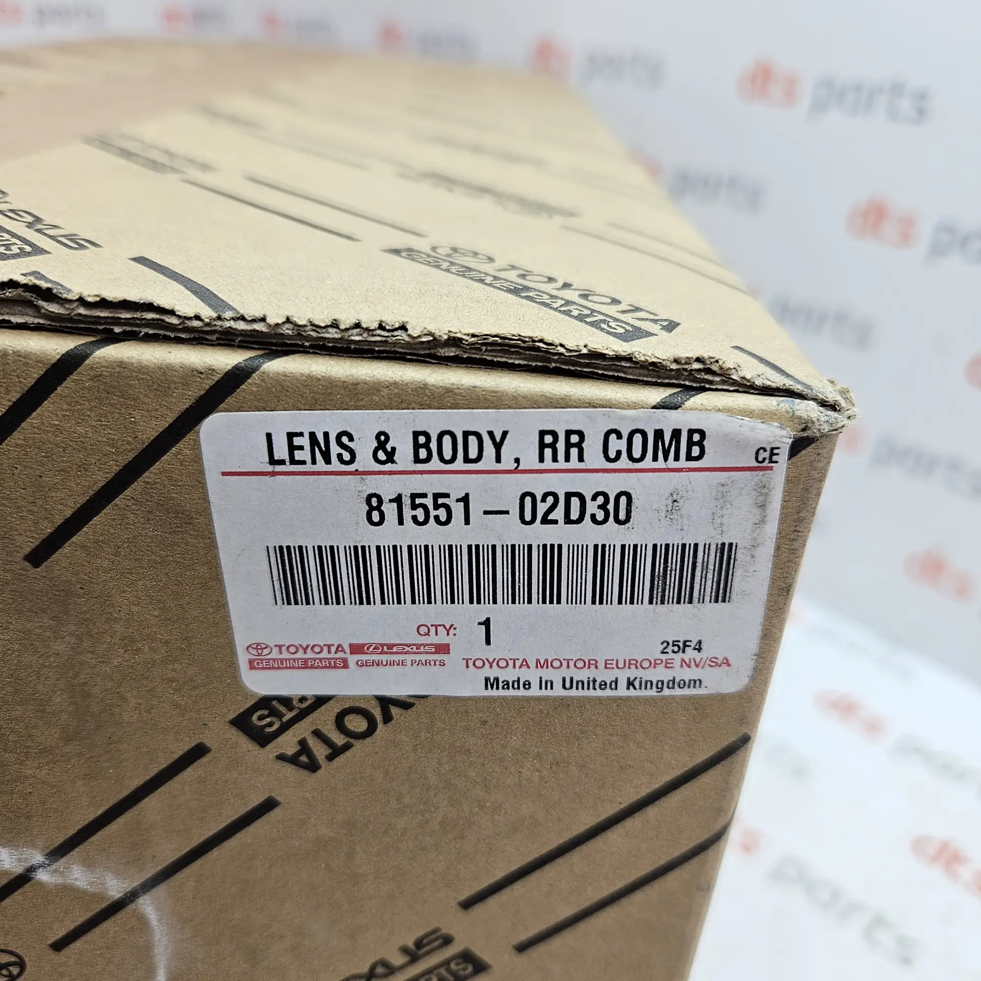 OEM Toyota 8155102D30 – Outer rear combination tail light lamp housing