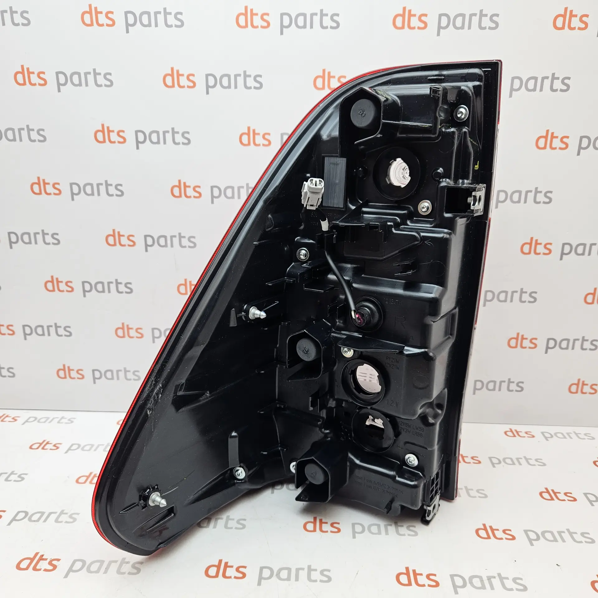 OEM Toyota 815510K730 – Right combination lamp