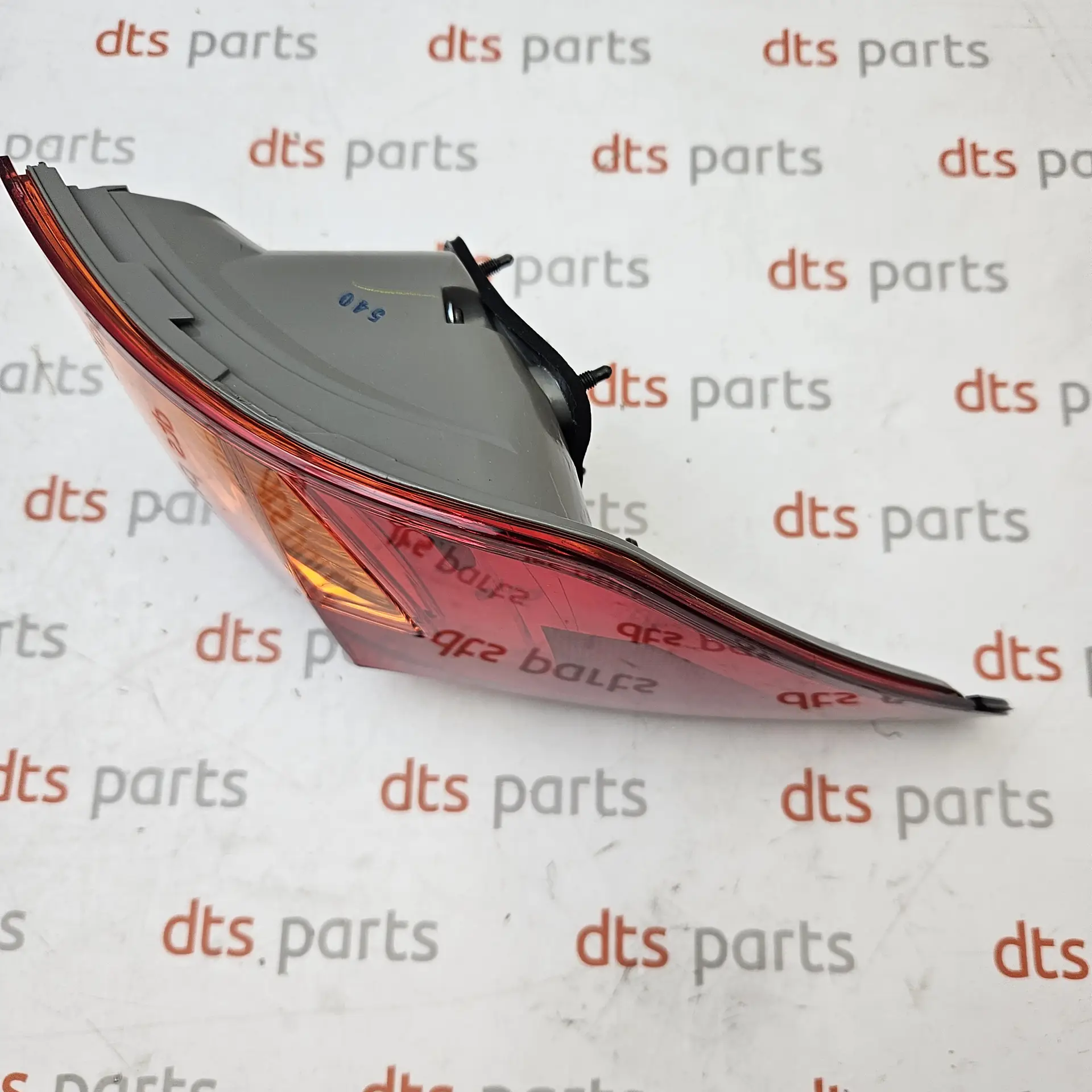 OEM Toyota/Lexus 8156153162 – Left outer rear tail light lamp assembly
