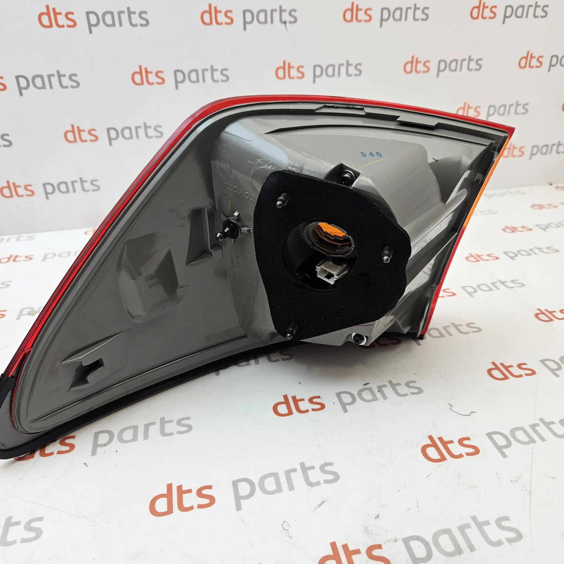 OEM Toyota/Lexus 8156153162 – Left outer rear tail light lamp assembly