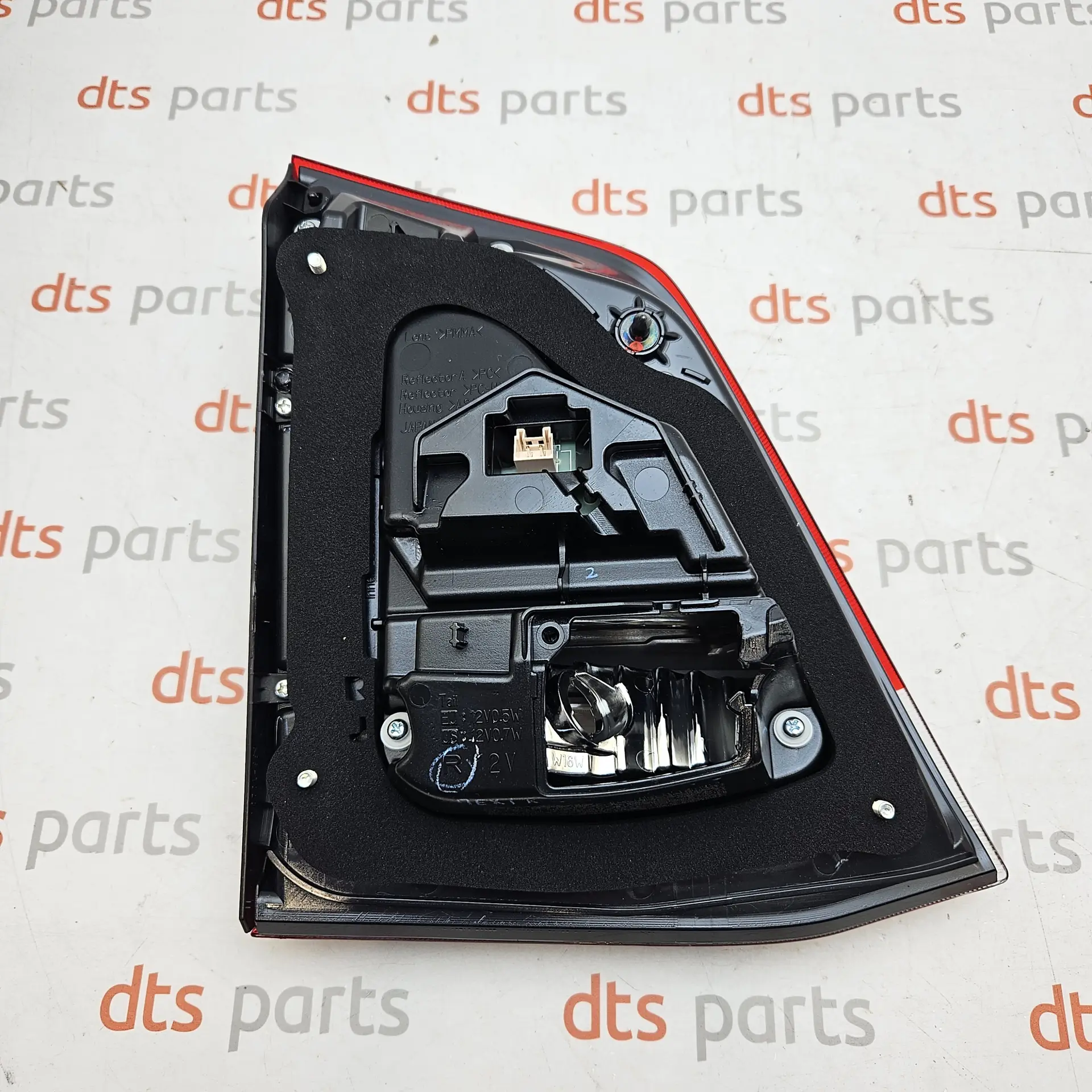 OEM Toyota/Lexus 8158160280 – Rear left inner tail light