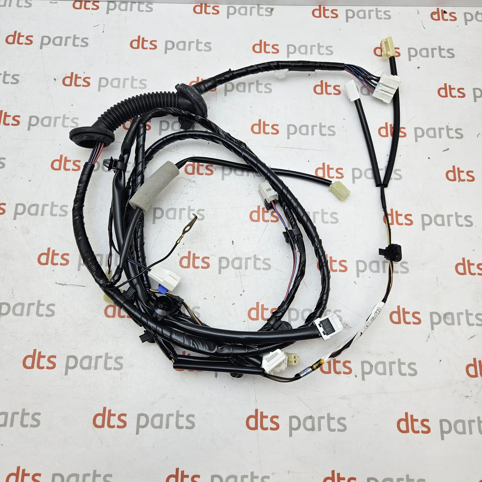 OEM Subaru 81817AJ020 – Rear tailgate wiring harness loom