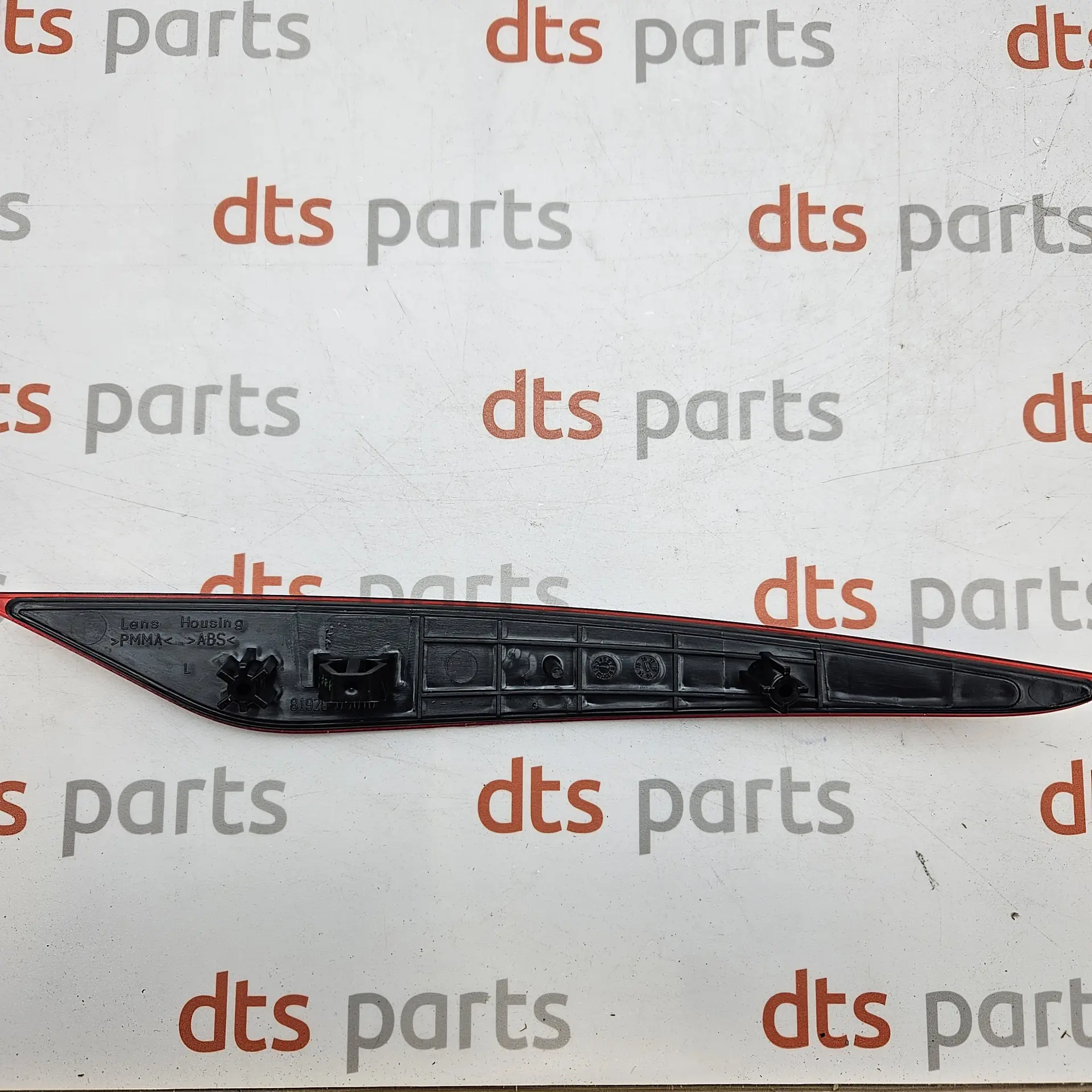 OEM Toyota 8192005010 – Rear left bumper reflector