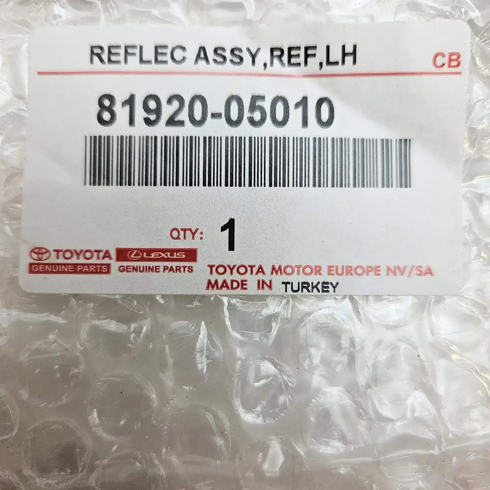 OEM Toyota 8192005010 – Rear left bumper reflector