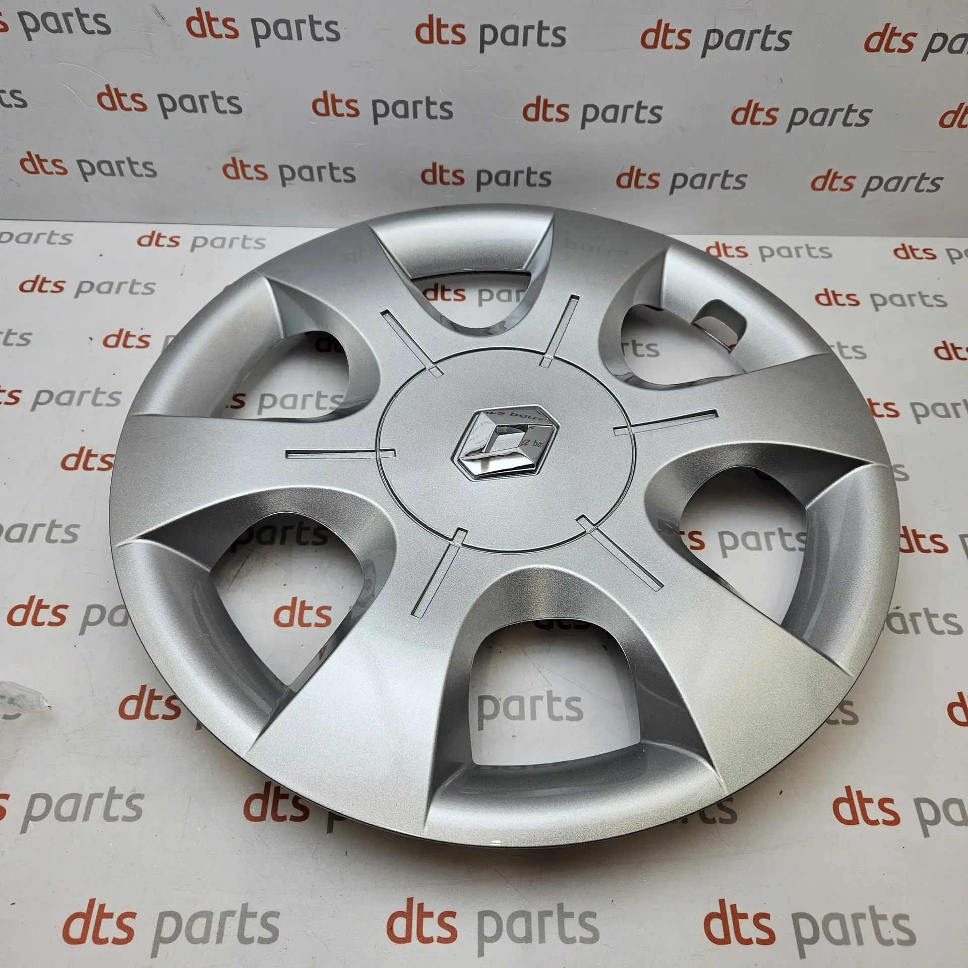 OEM Renault 8200458589 – Wheel trim