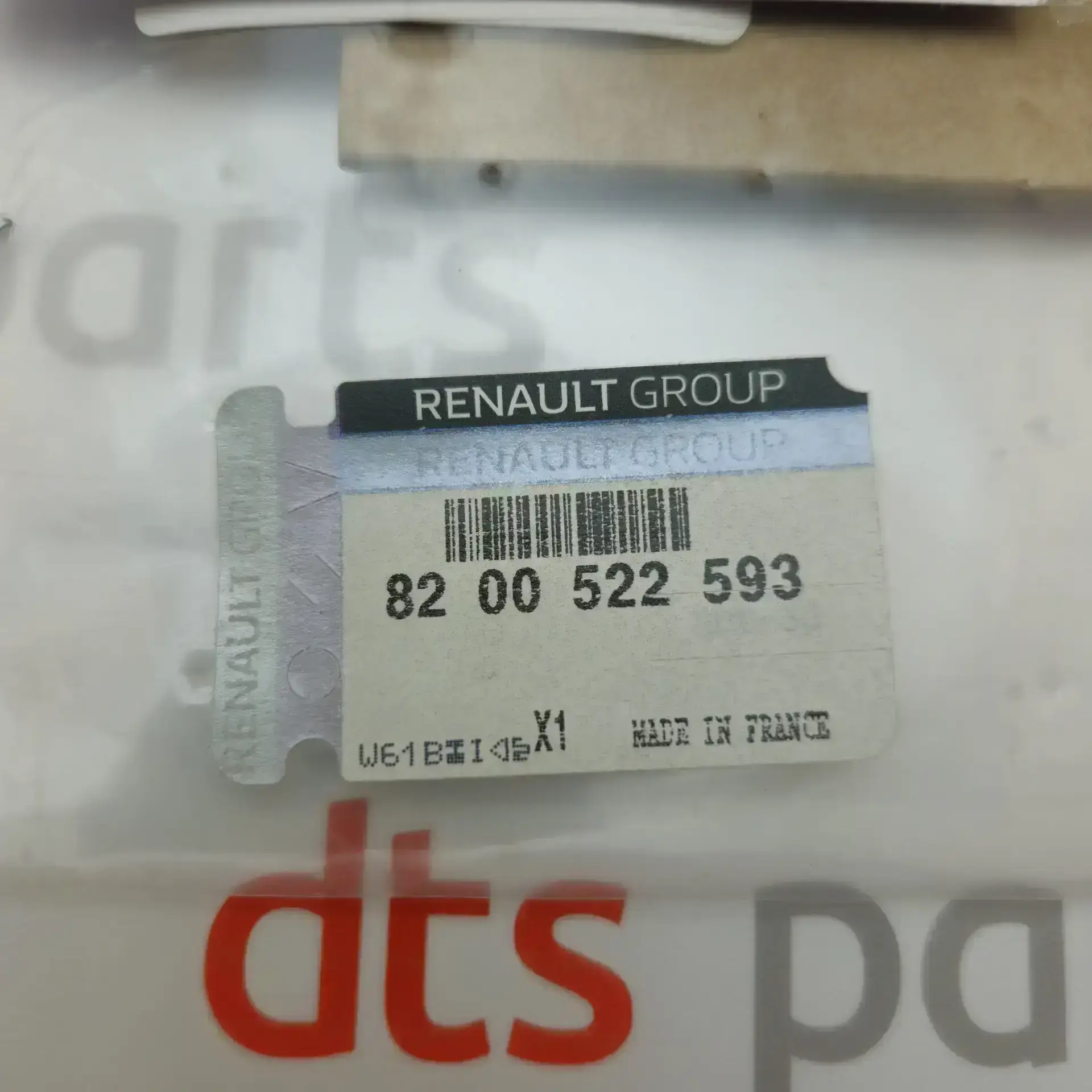 OEM Renault 8200522593 – Rear door emblem