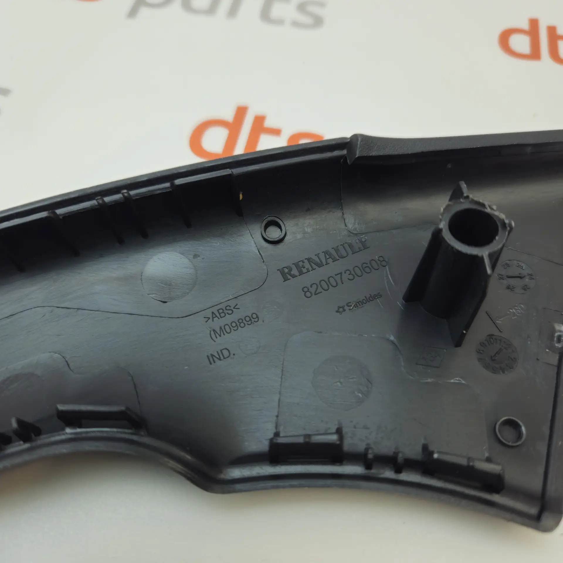OEM Renault 8200730608 – Front left door inner handle