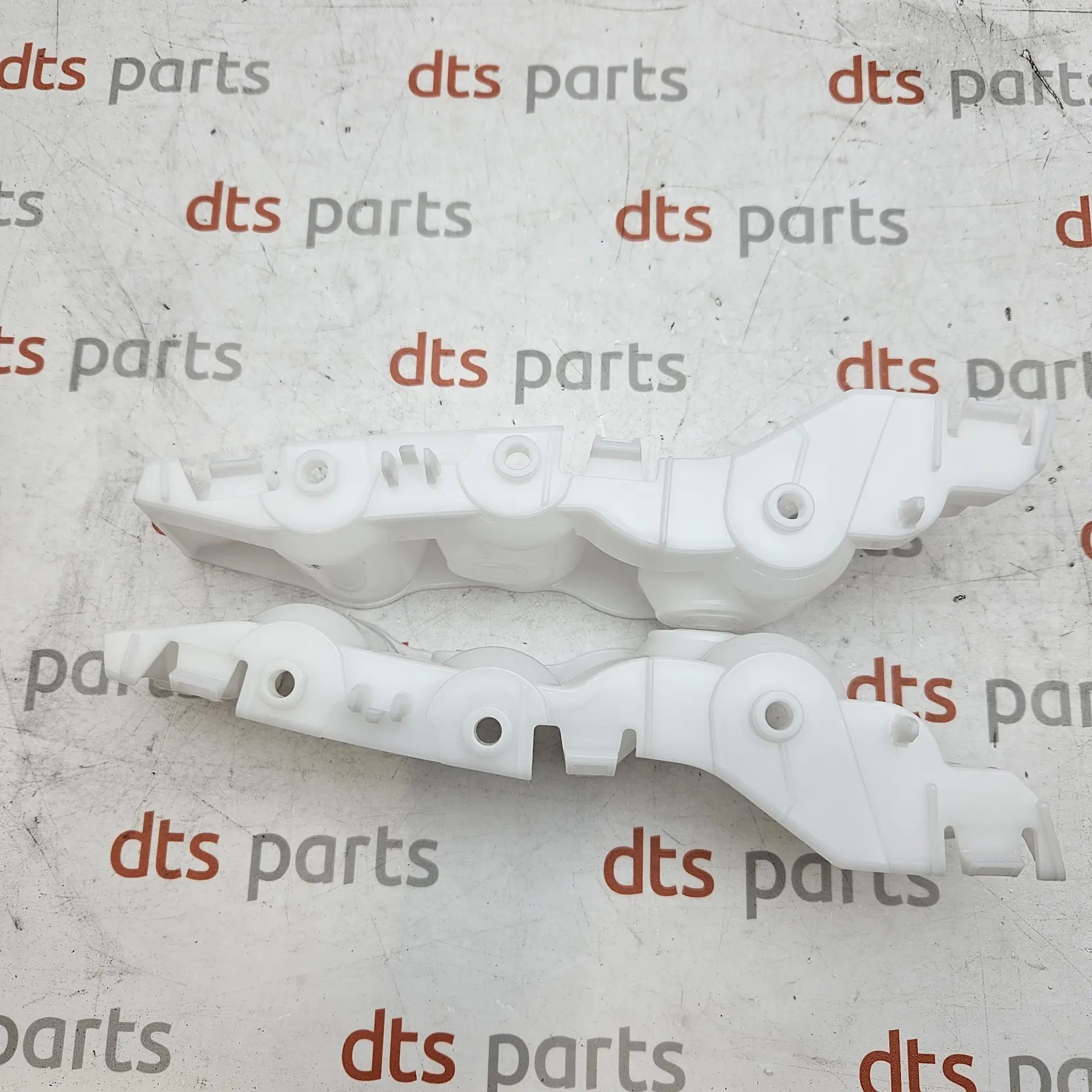 OEM Renault 8201753430 – Front bumper right upper guide mounting bracket slide
