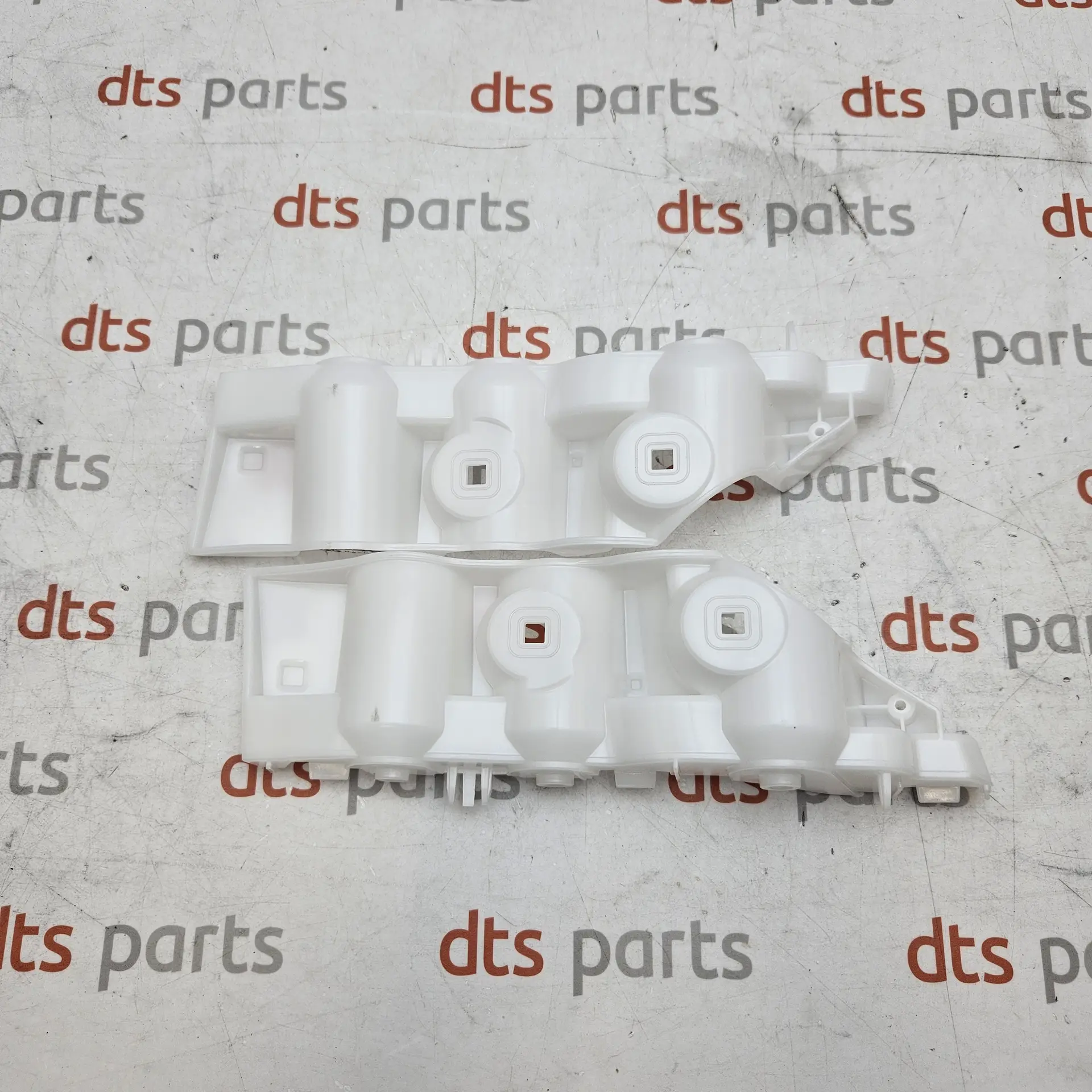 OEM Renault 8201753430 – Front bumper right upper guide mounting bracket slide