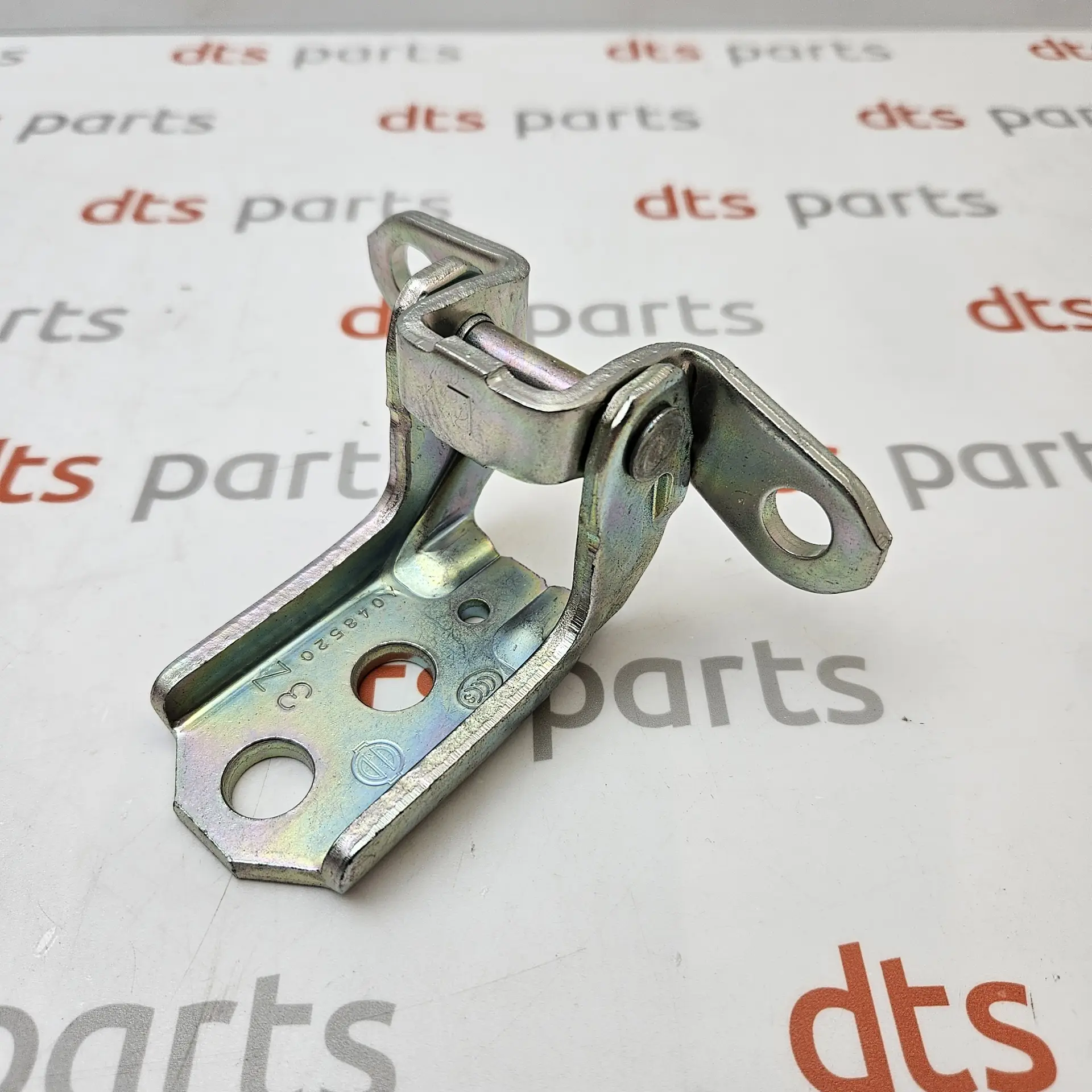 OEM Nissan 824211KA0A – Door hinge