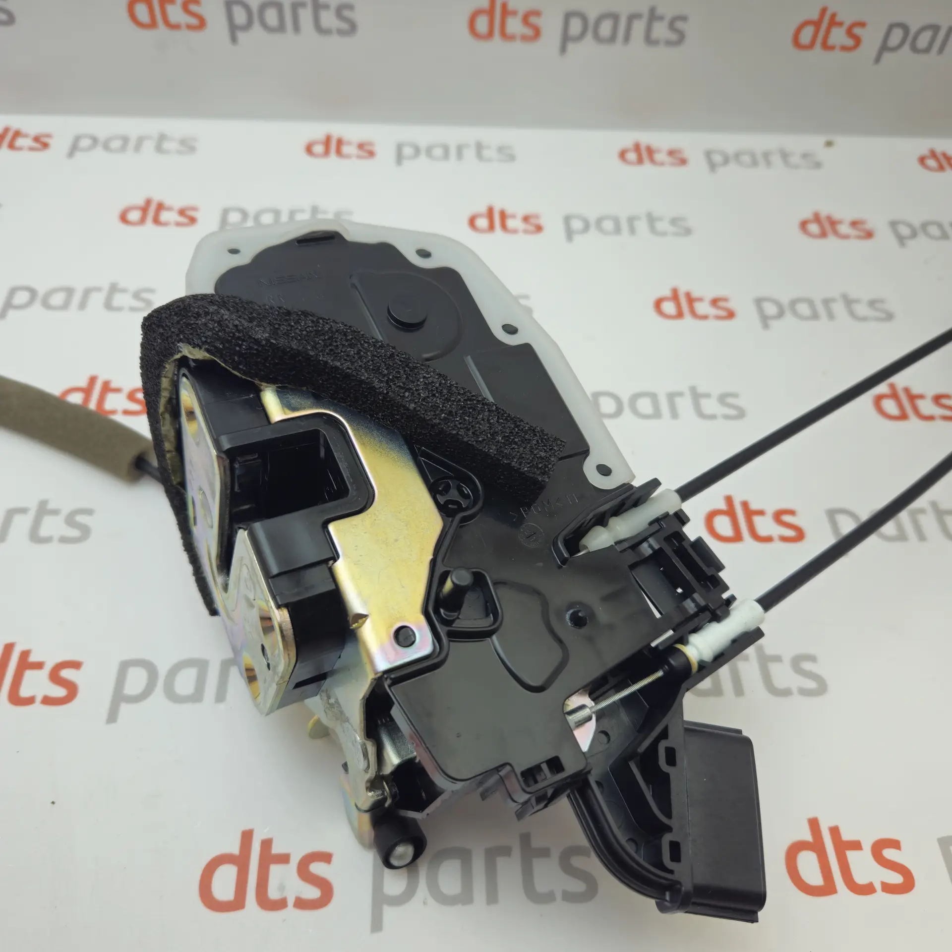 OEM Nissan 82501JG000 – Rear left door lock