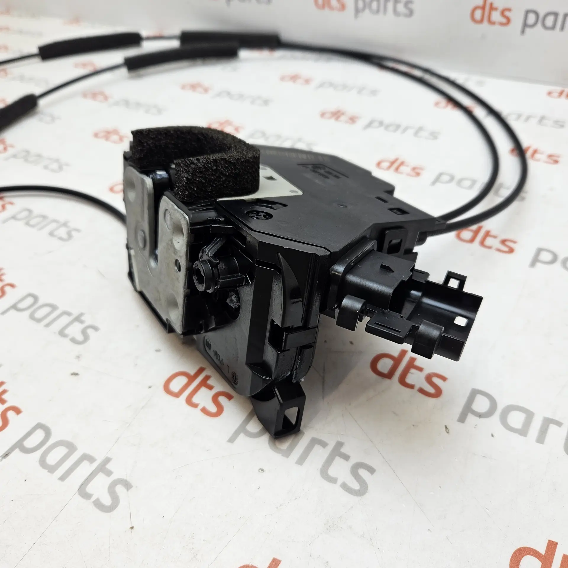 OEM Nissan 8250300Q0J – Sliding cargo door lock mechanism actuator assembly