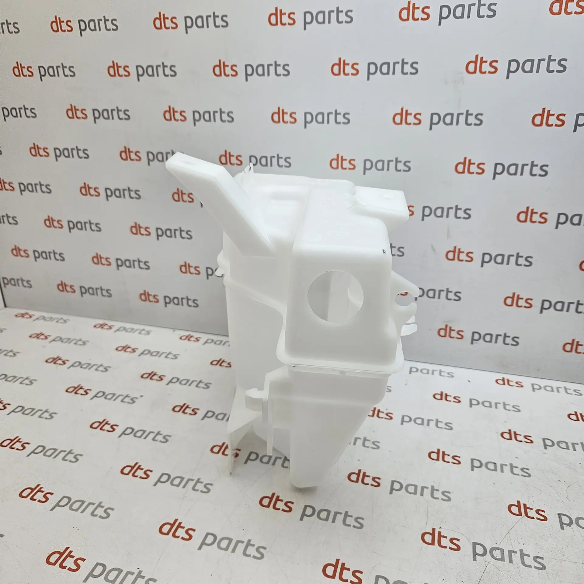 OEM Mitsubishi 8260A145 – Windshield washer fluid reservoir tank