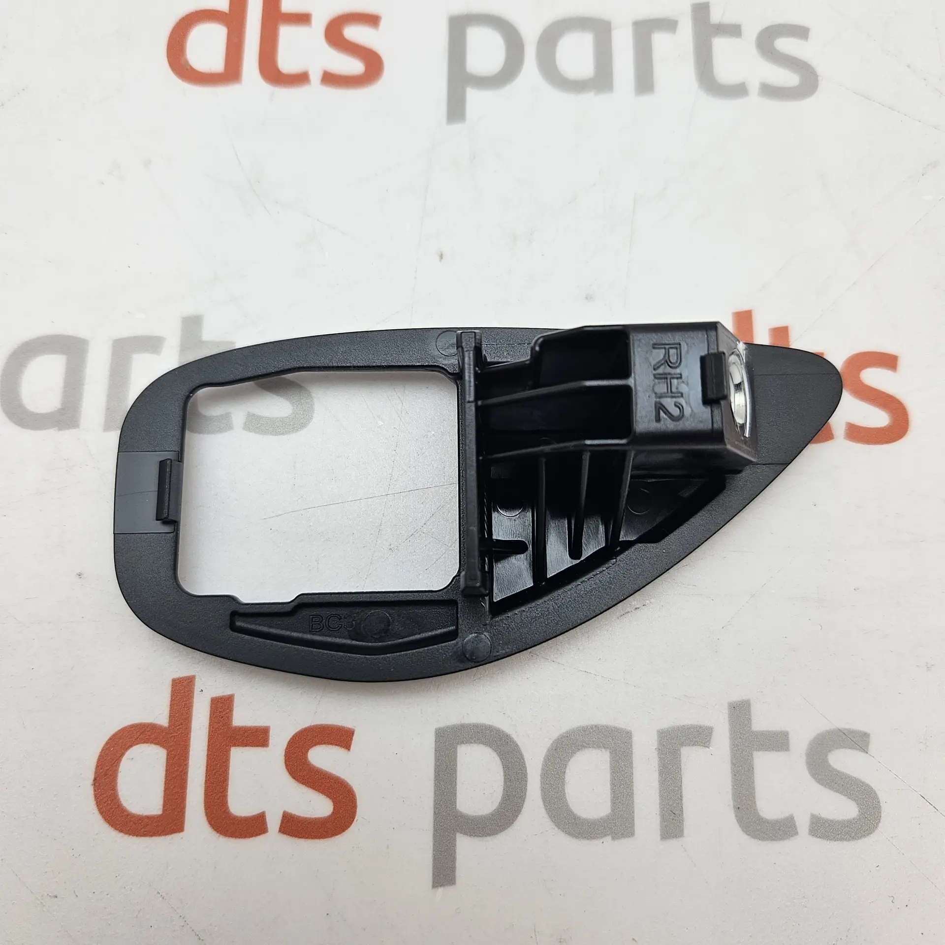 OEM Hyundai 82662Q0000 – door handle cover front right