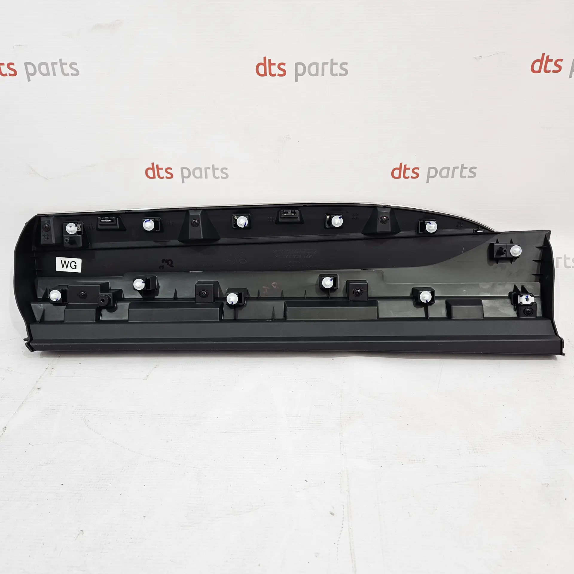OEM Renault 828203044R – Rear right moulding