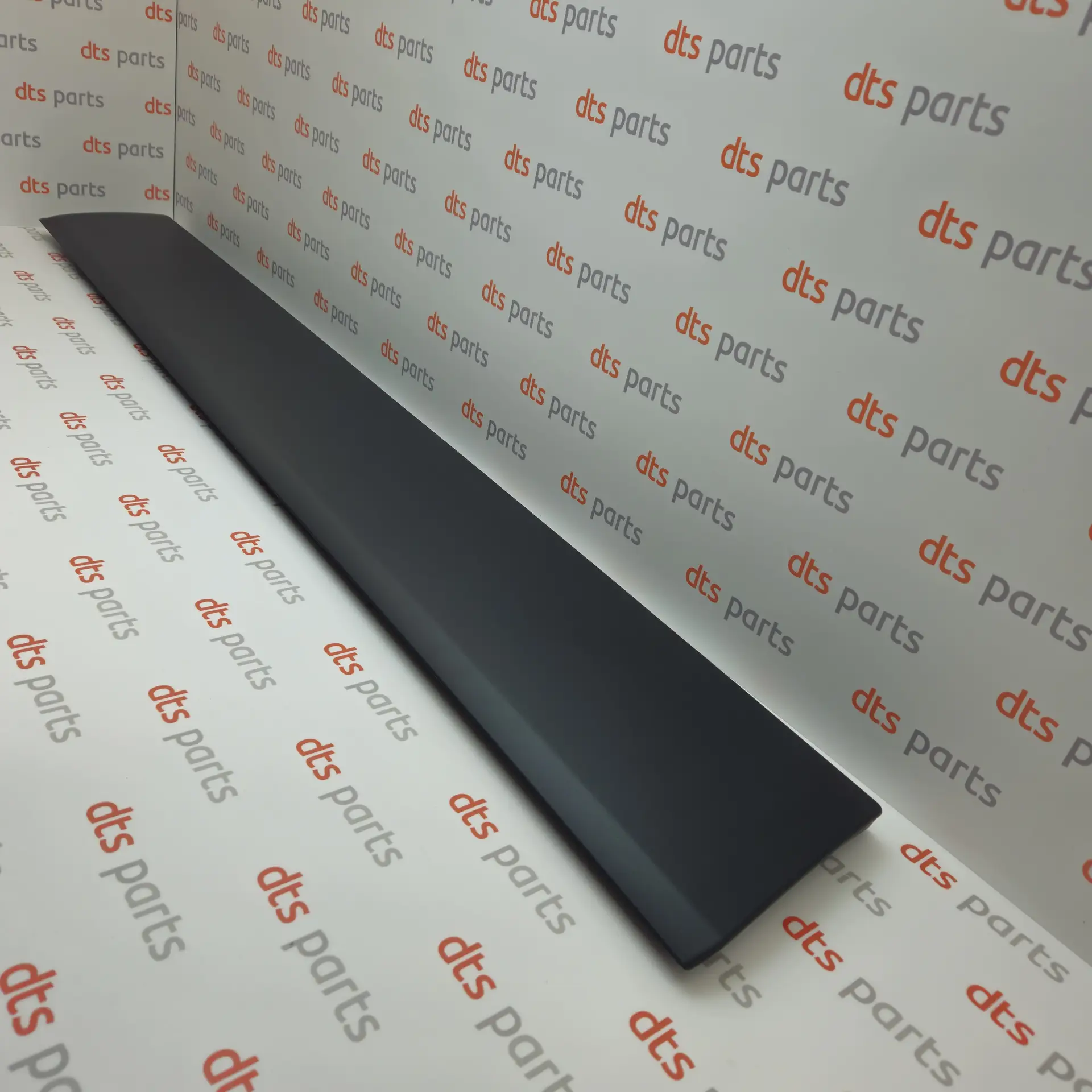 OEM Renault 828208208R – Right side panel trim
