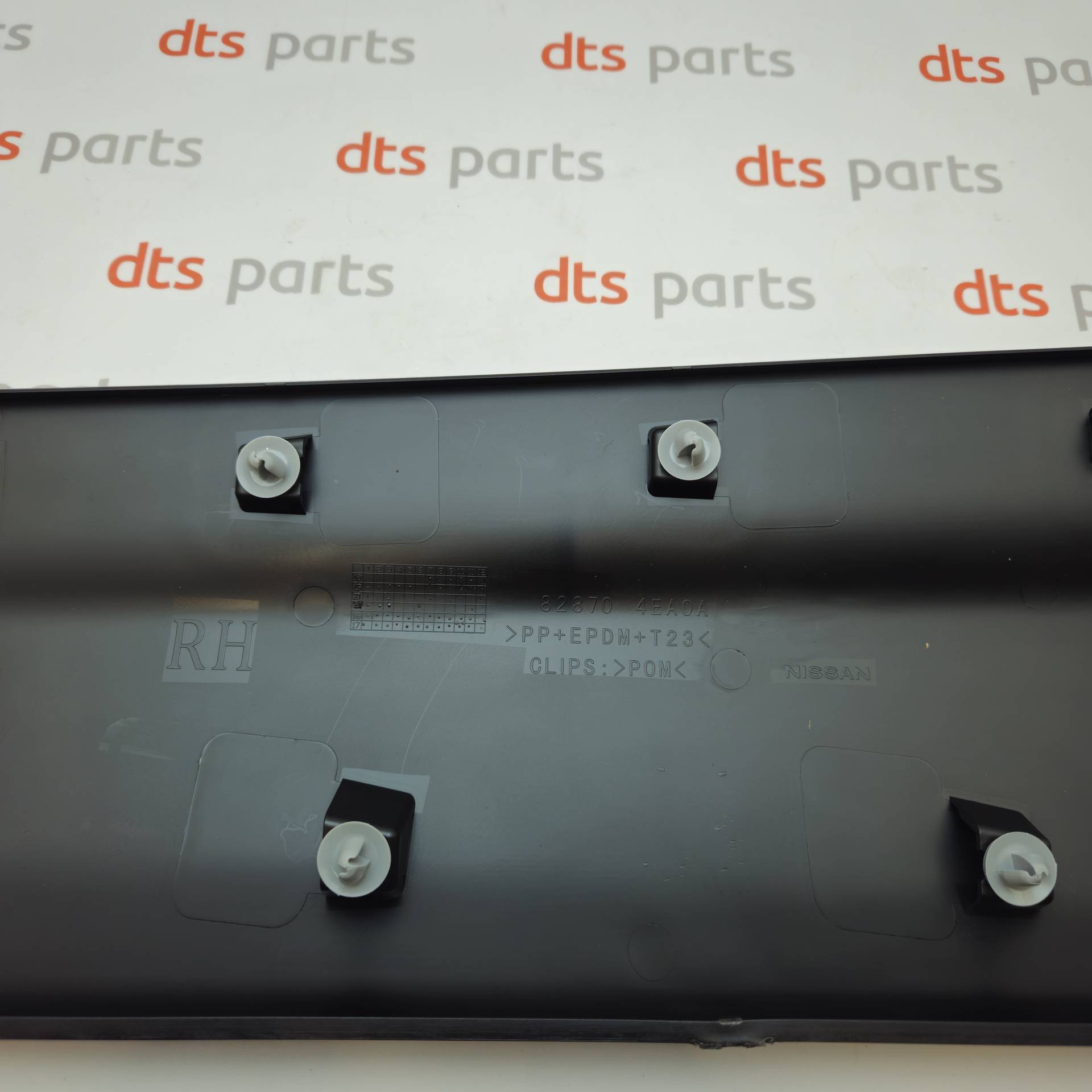 OEM Nissan/Infiniti 828704EA0A – Rear right door molding