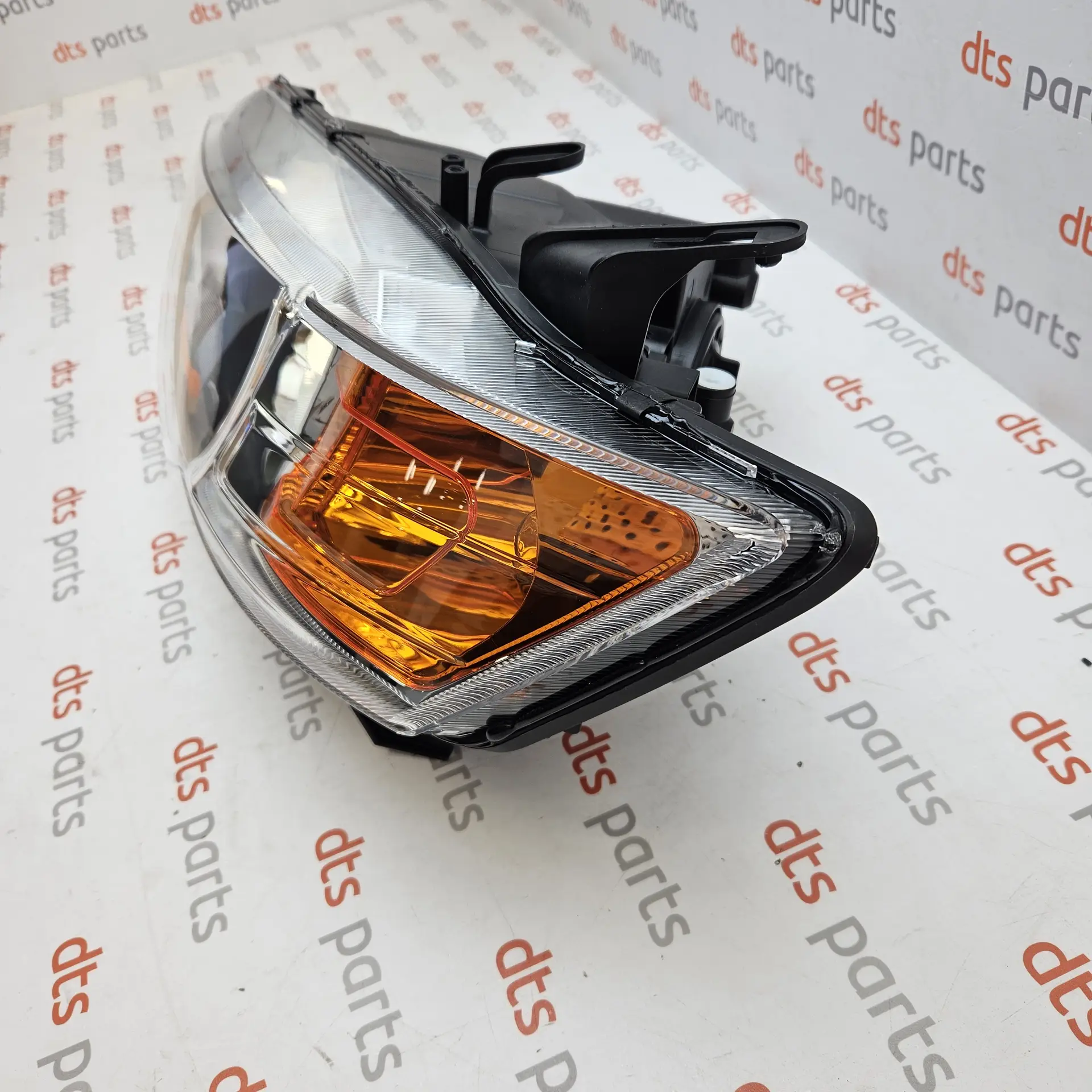OEM Mitsubishi 8301B179 – Left front HID/Xenon headlight assembly