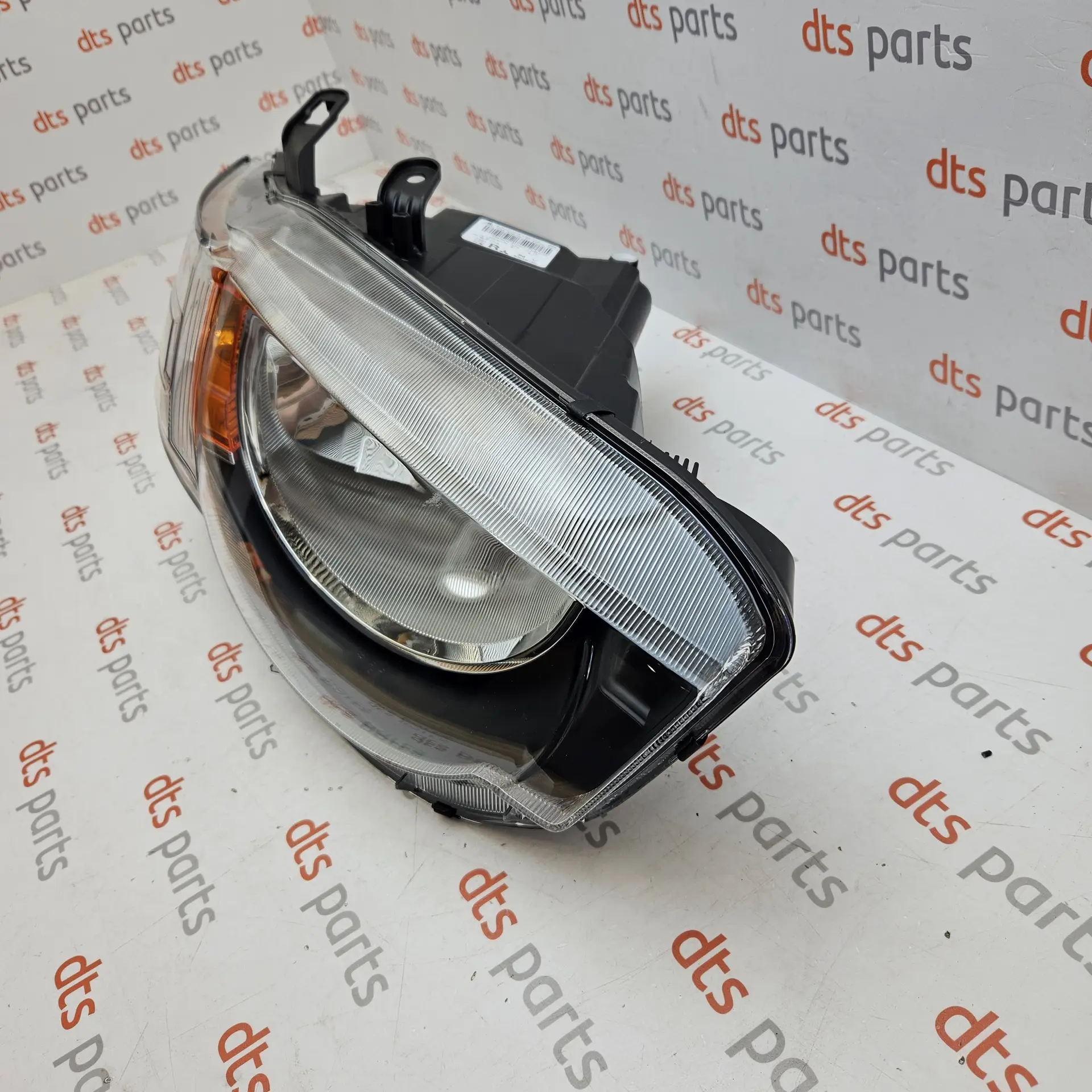 OEM Mitsubishi 8301B180 – Right front HID/Xenon headlight assembly