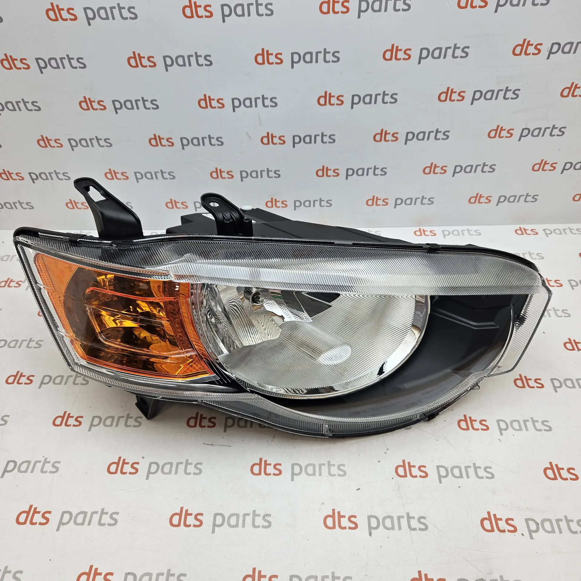 OEM Mitsubishi 8301B180 – Right front HID/Xenon headlight assembly