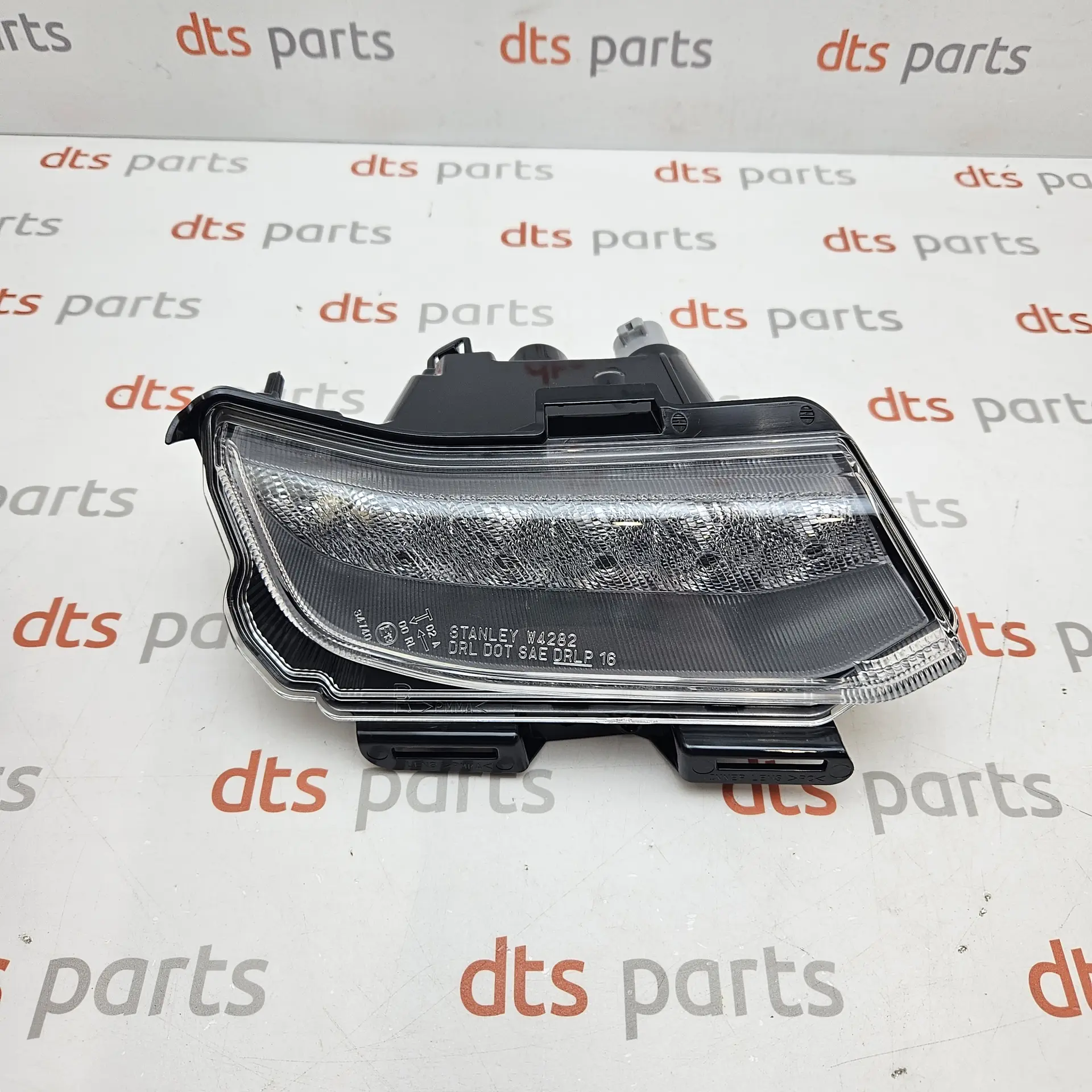 OEM Mitsubishi 8312A036 – Front left headlight