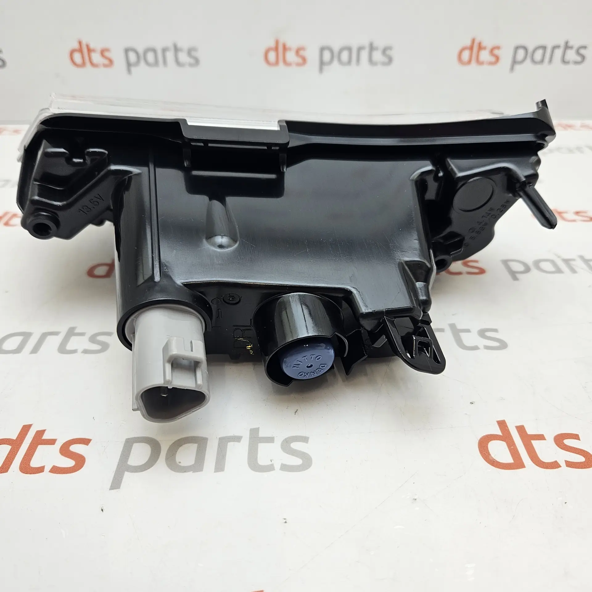 OEM Mitsubishi 8312A036 – Front left headlight