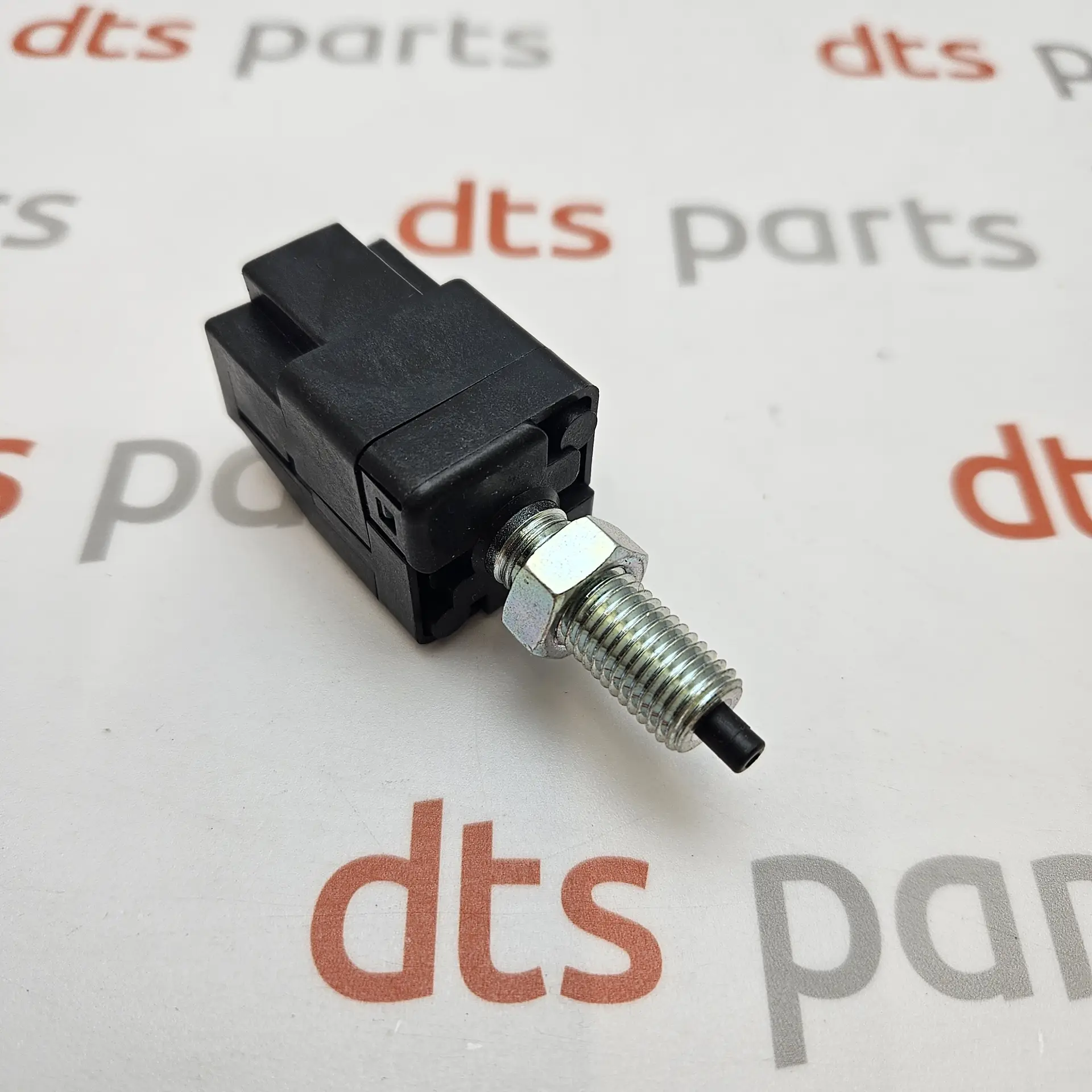 OEM Subaru 83370AA001 – Brake light switch