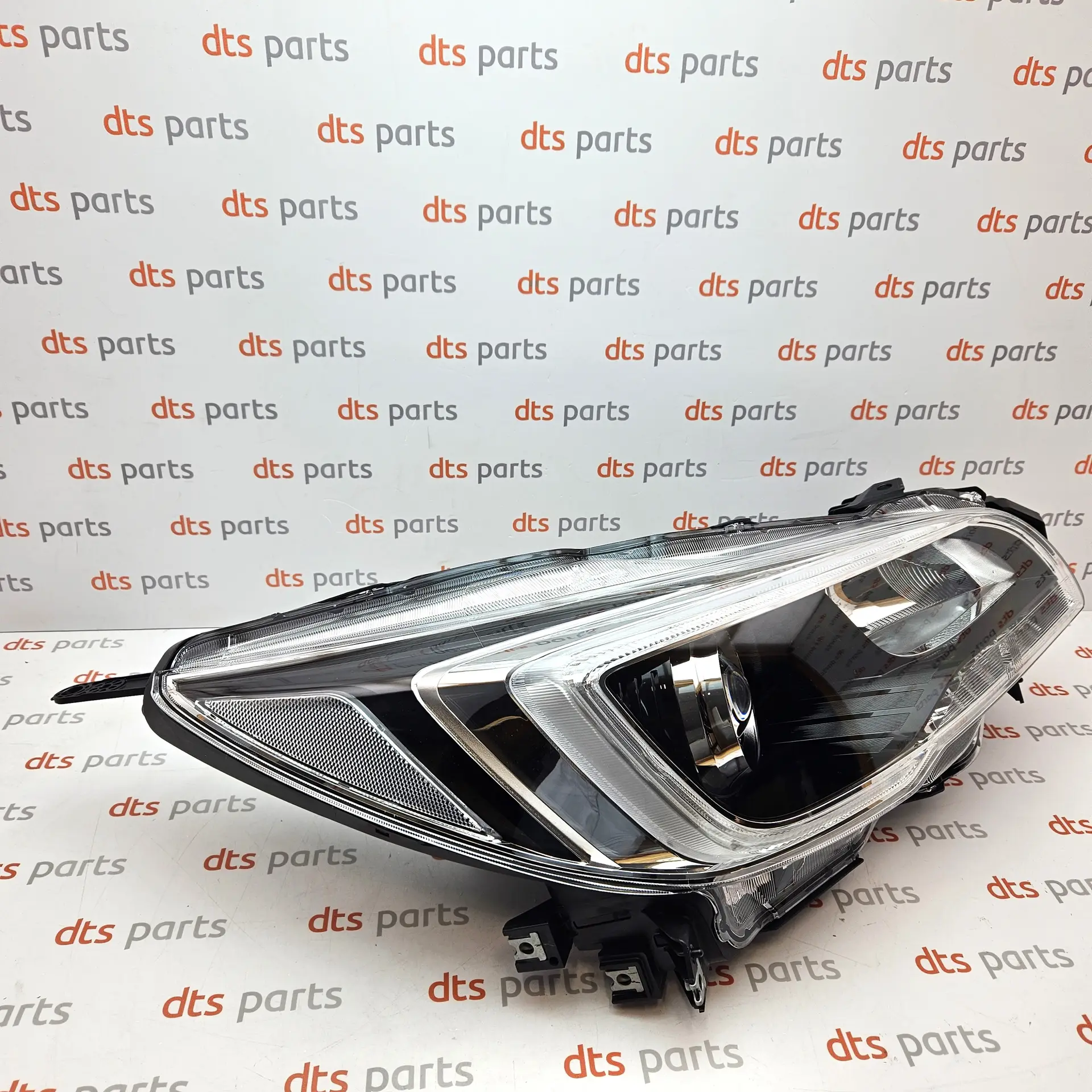 OEM Subaru 84002AL020 – Right headlight