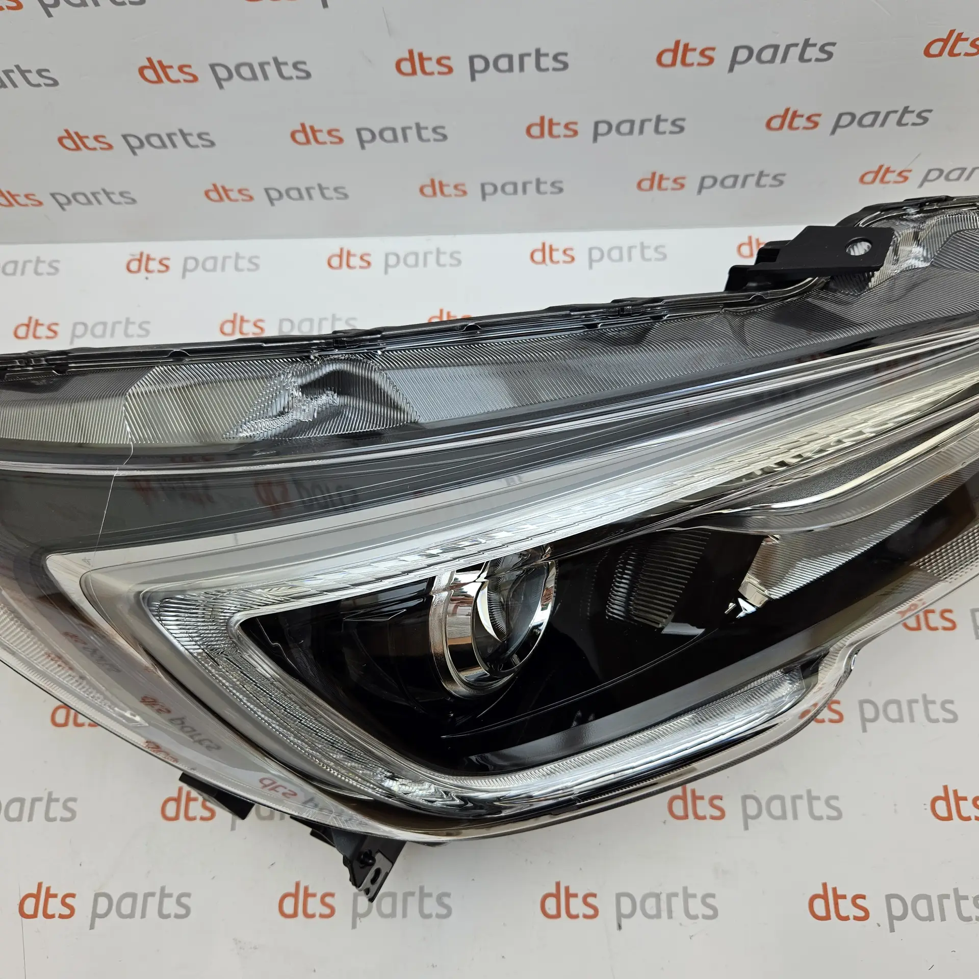 OEM Subaru 84002AL182 – Front headlight main LED assembly right-hand side