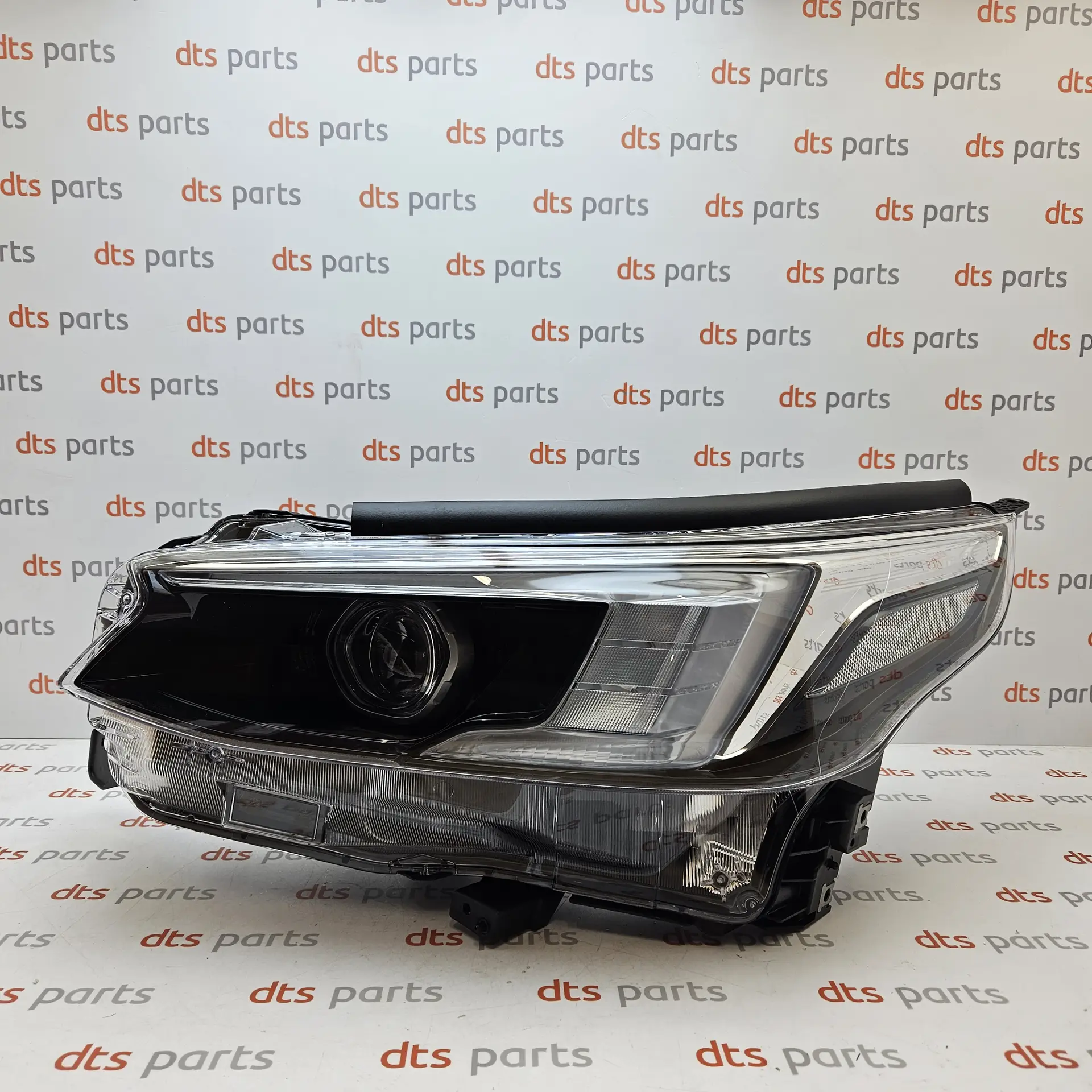 OEM Subaru 84002AN092 – Front left headlight