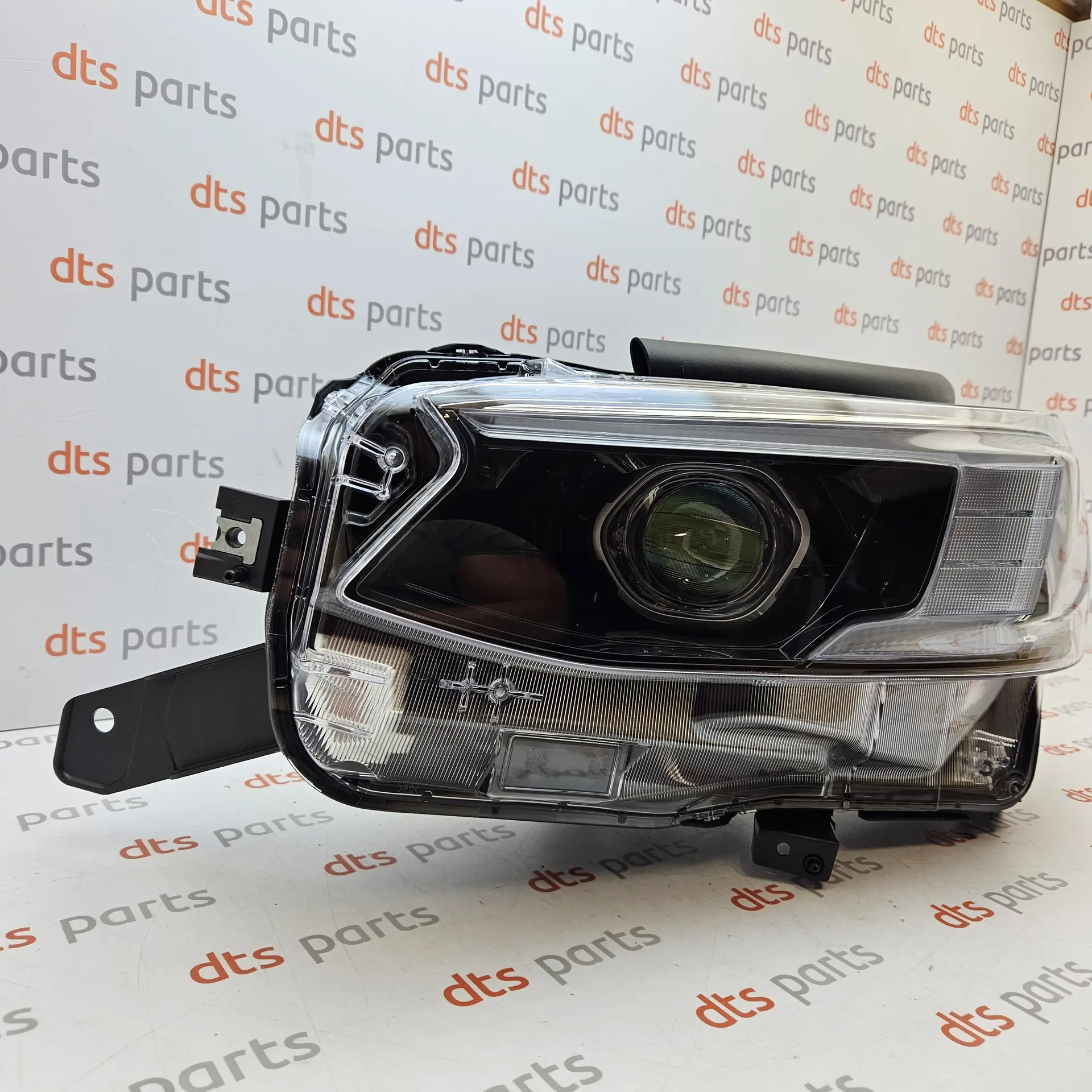 OEM Subaru 84002AN092 – Front left headlight