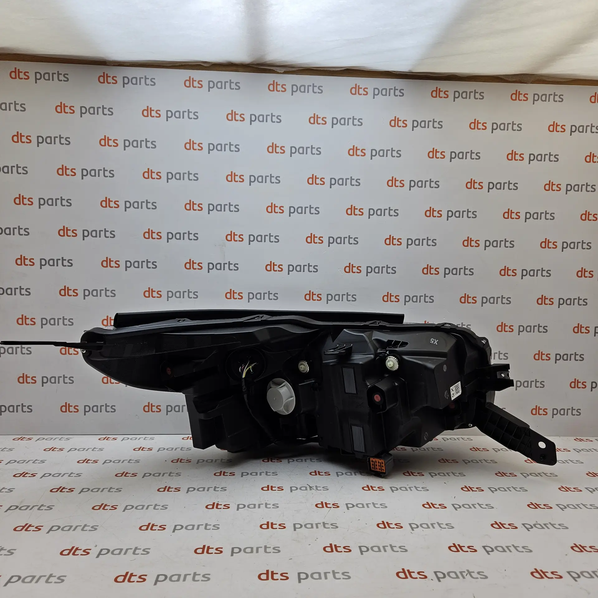 OEM Subaru 84002AN092 – Front left headlight