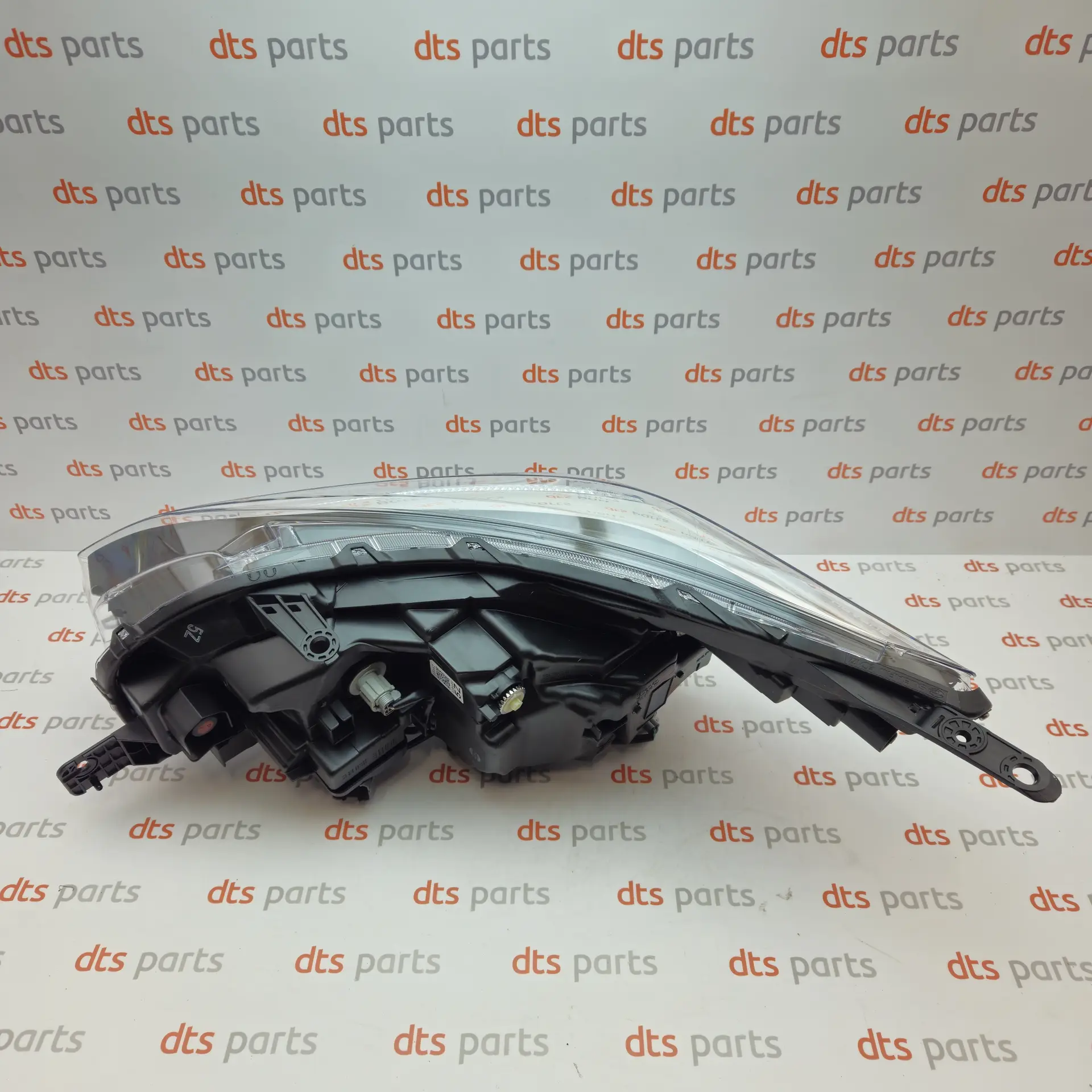 OEM Subaru 84002FL582 – Front right headlight