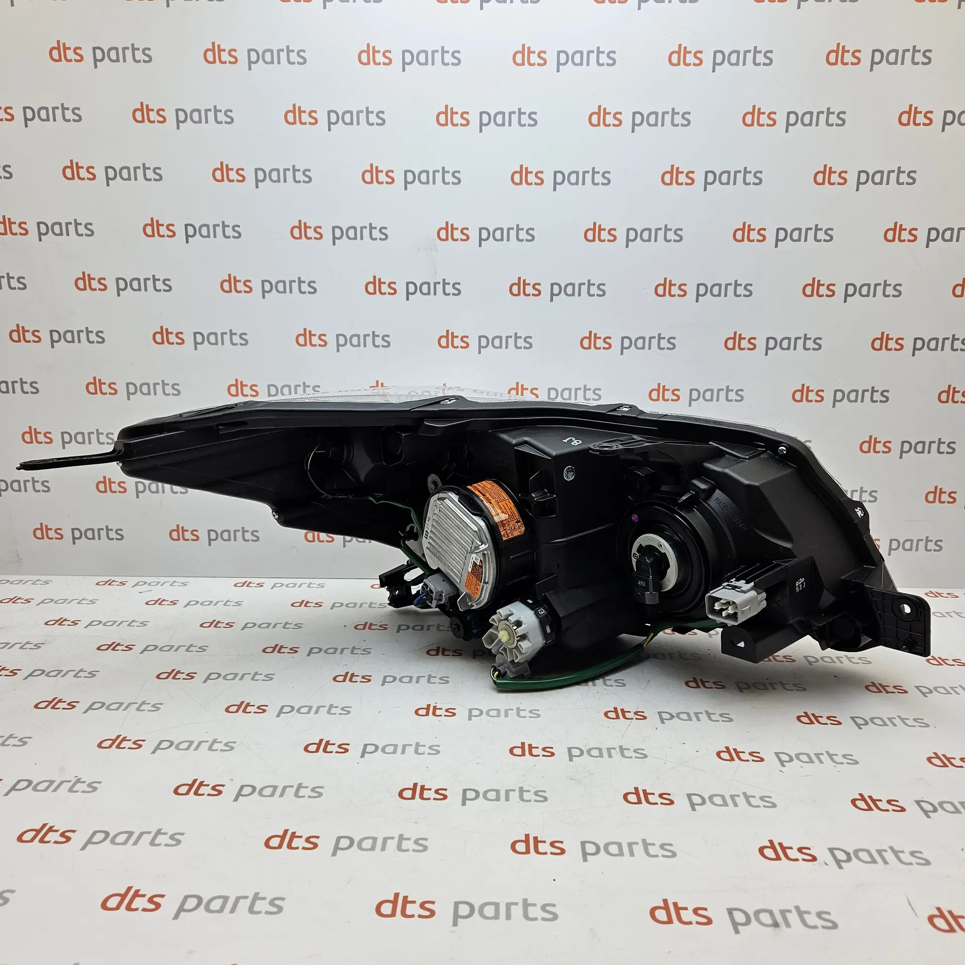 OEM Subaru 84002SG032 – Left headlight