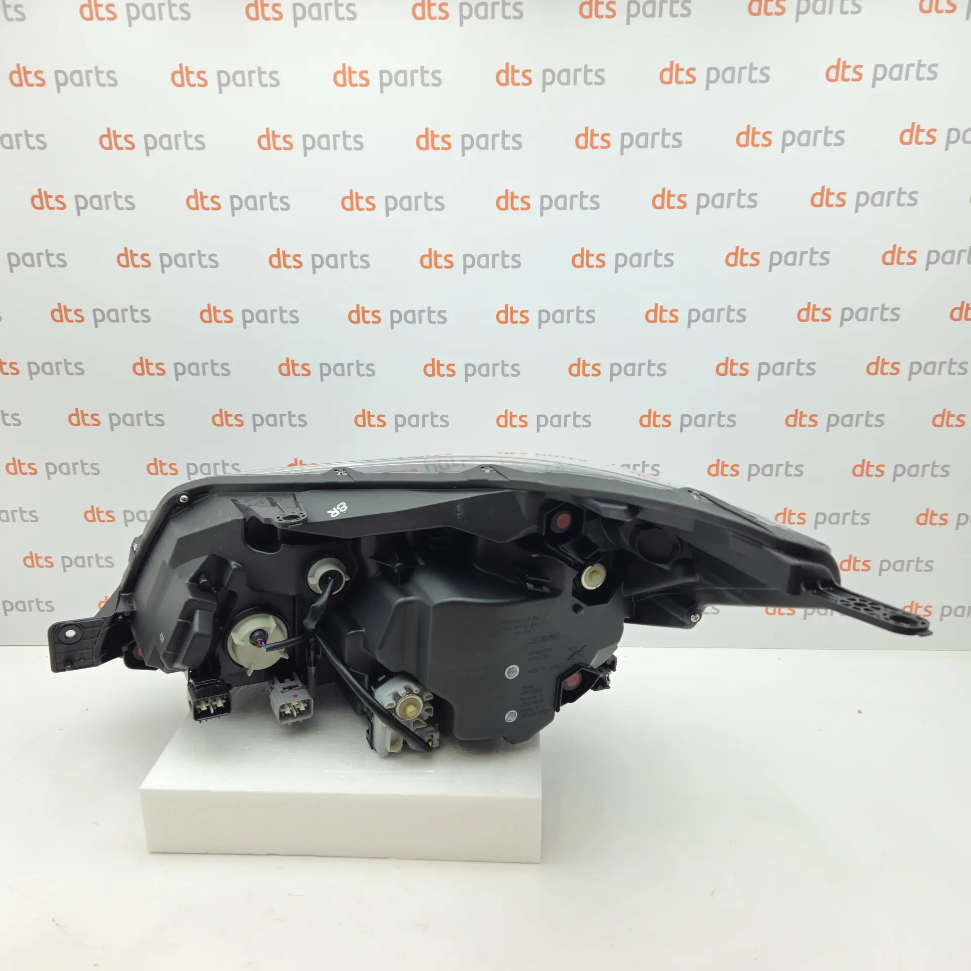 OEM Subaru 84002SG244 – Front right headlight
