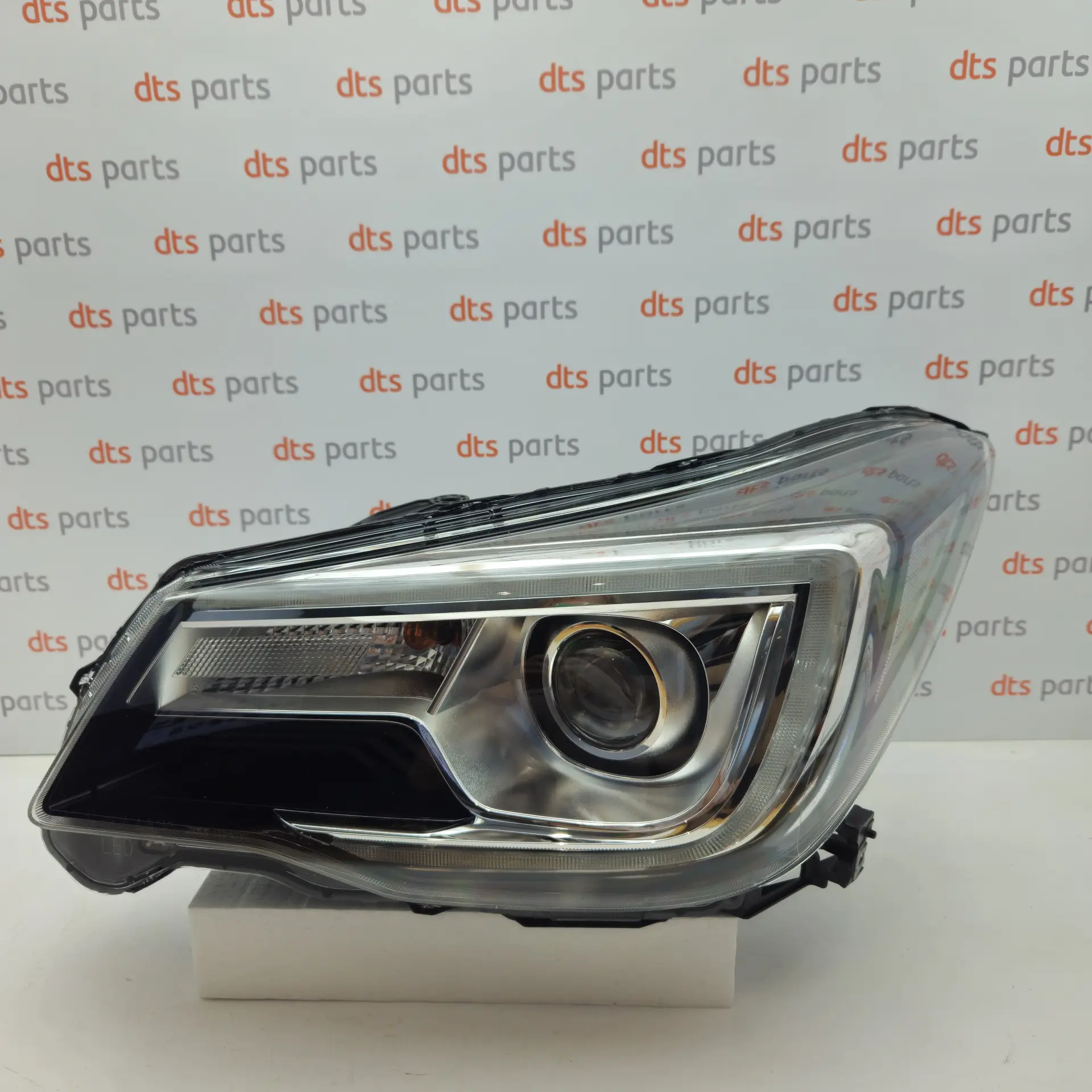 OEM Subaru 84002SG254 – Front left headlight