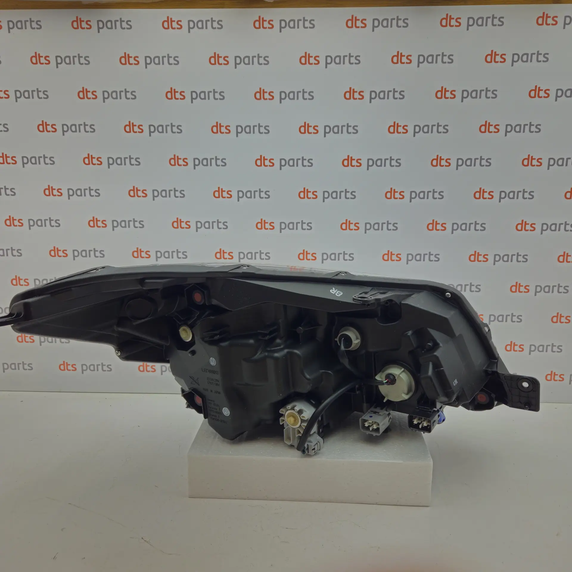 OEM Subaru 84002SG254 – Front left headlight