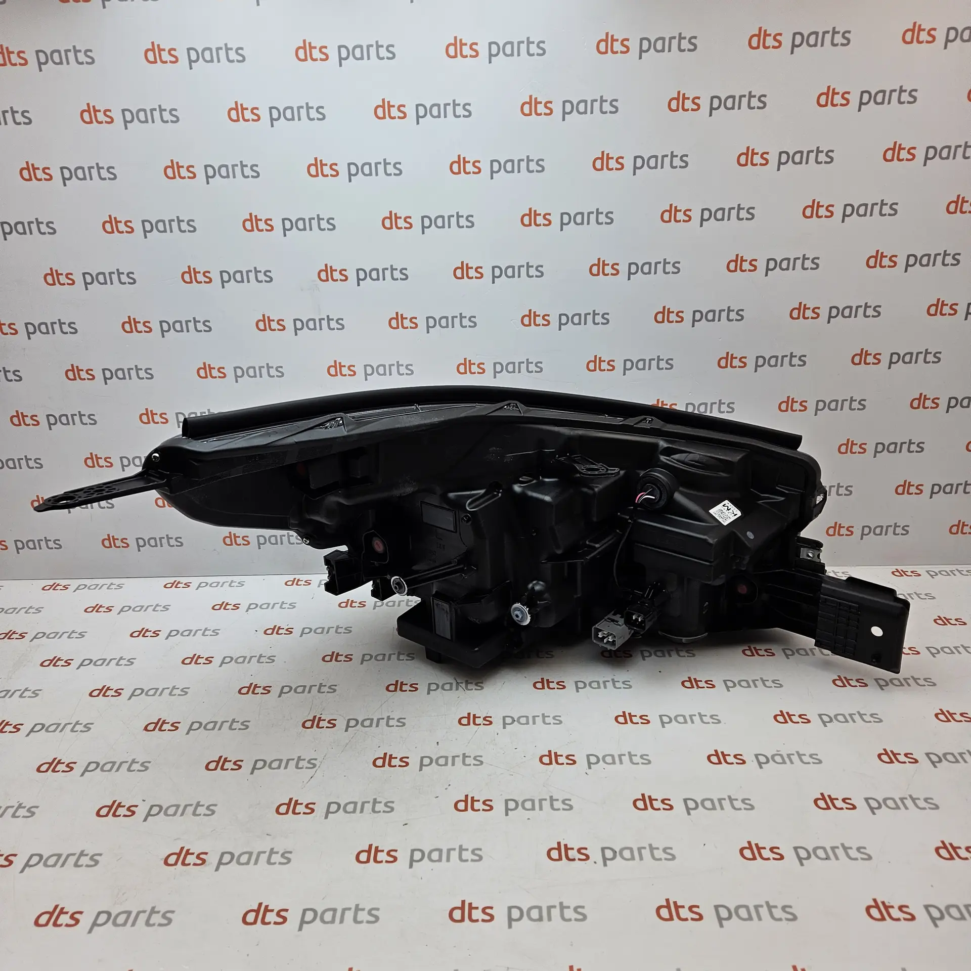 OEM Subaru 84002SJ630 – Front headlight