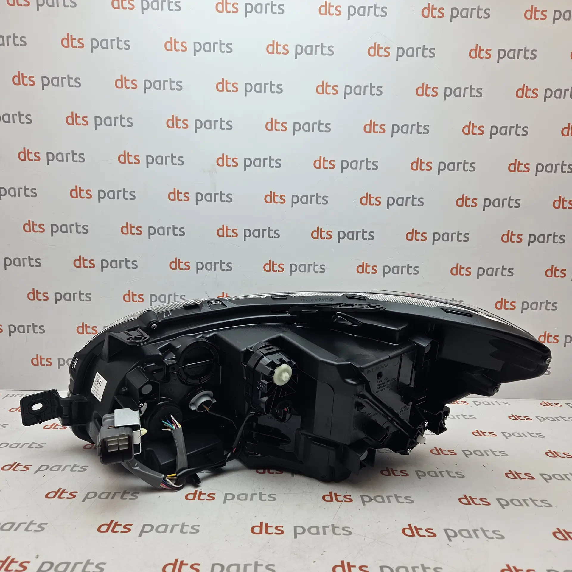 OEM Subaru 84002VA245 – Front right headlight