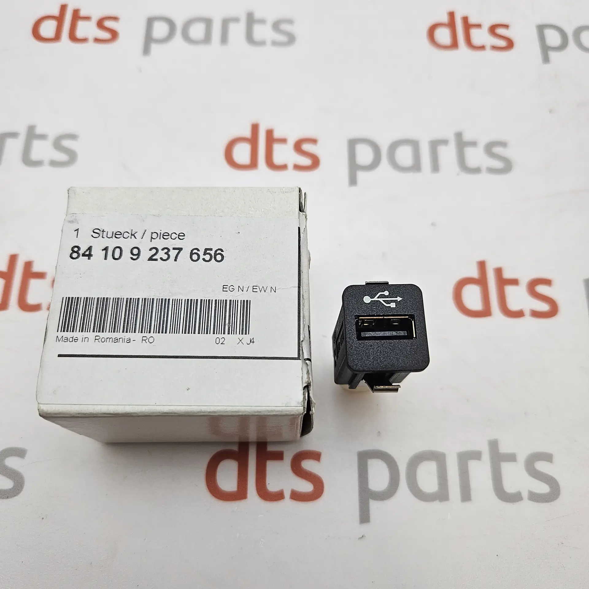 OEM BMW 84109237656 – Radio USB port