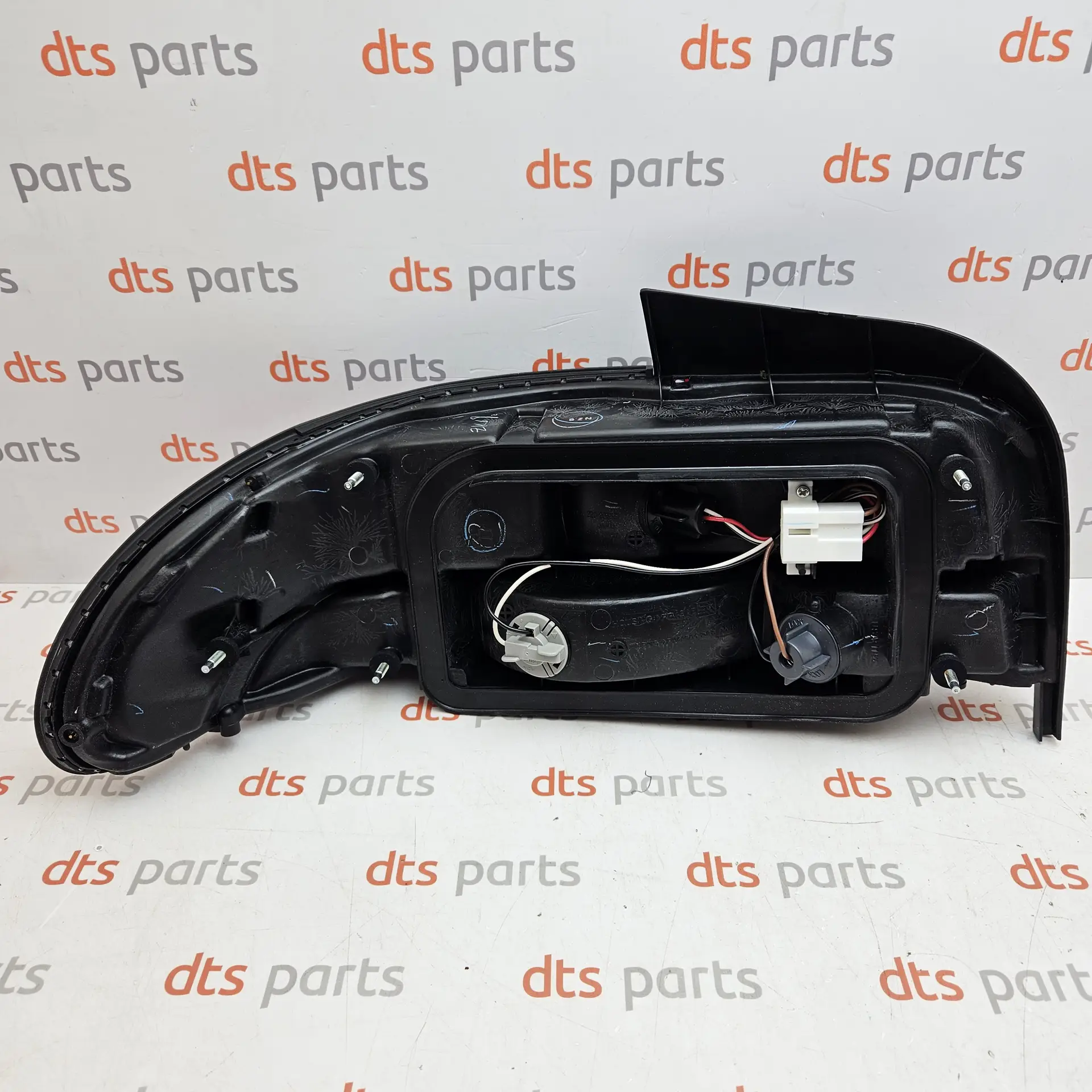 OEM Subaru 84201FA180 – Rear combination tail light assembly