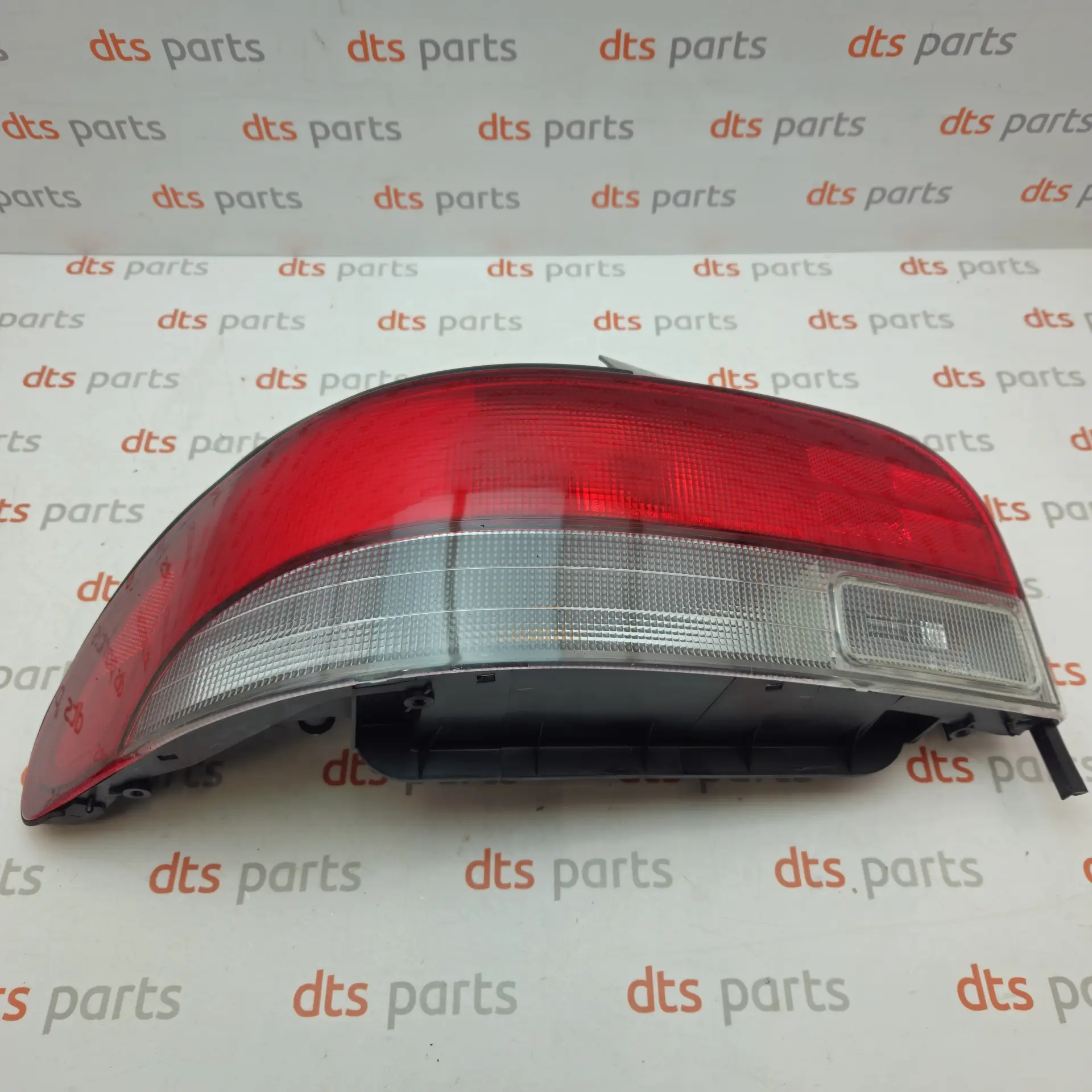 OEM Subaru 84201FA190 – Rear combination tail light assembly