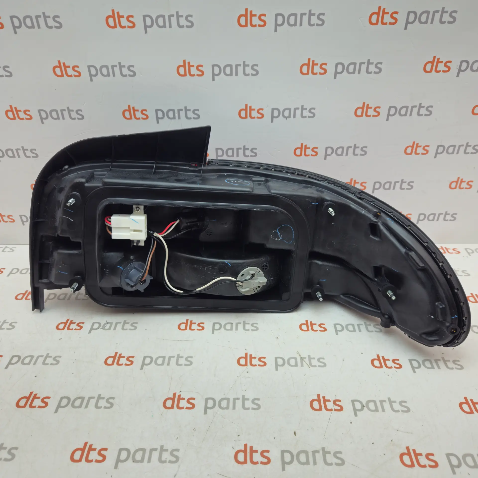 OEM Subaru 84201FA190 – Rear combination tail light assembly