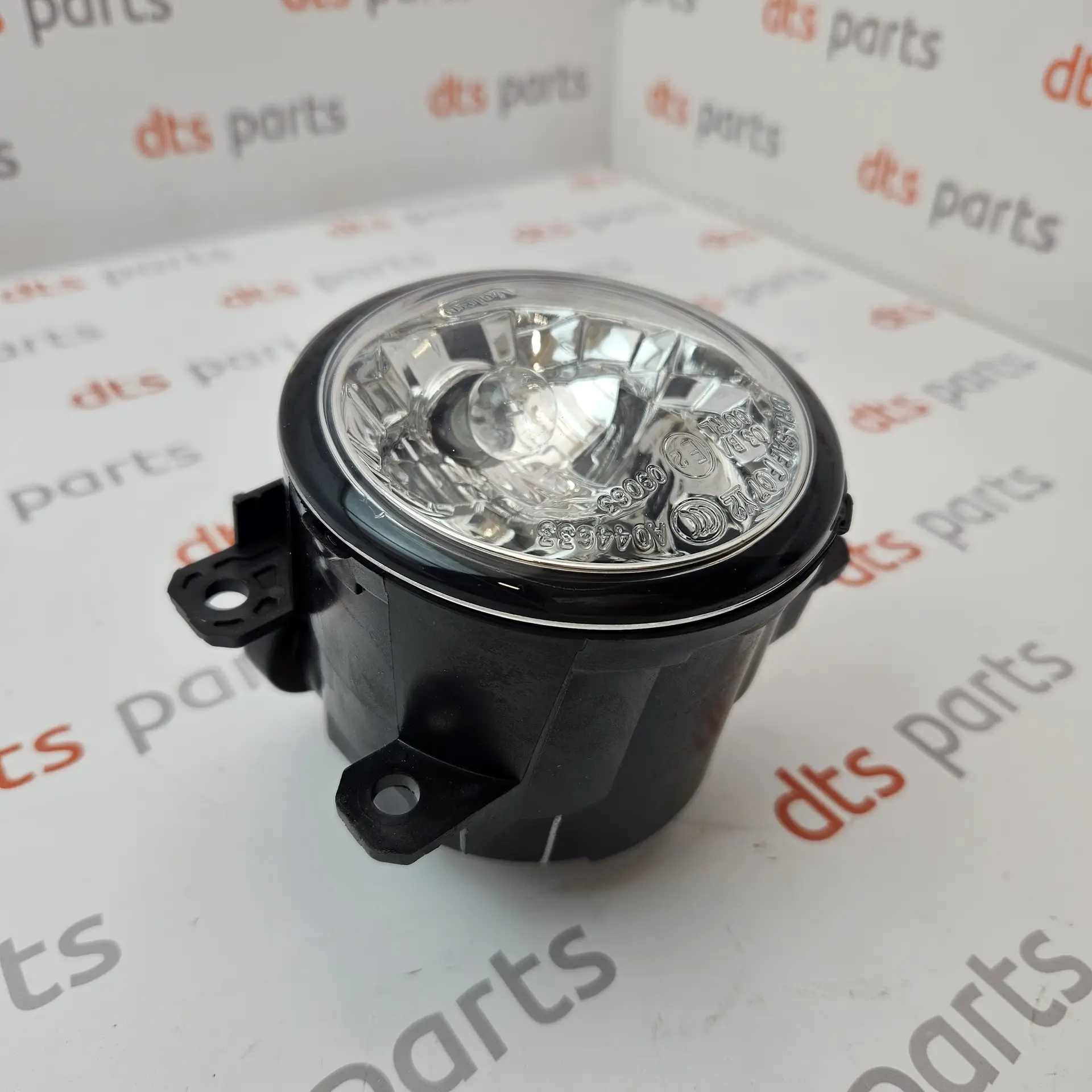 OEM Subaru 84503FJ000 – Front fog light & daytime running light (DRL) assembly