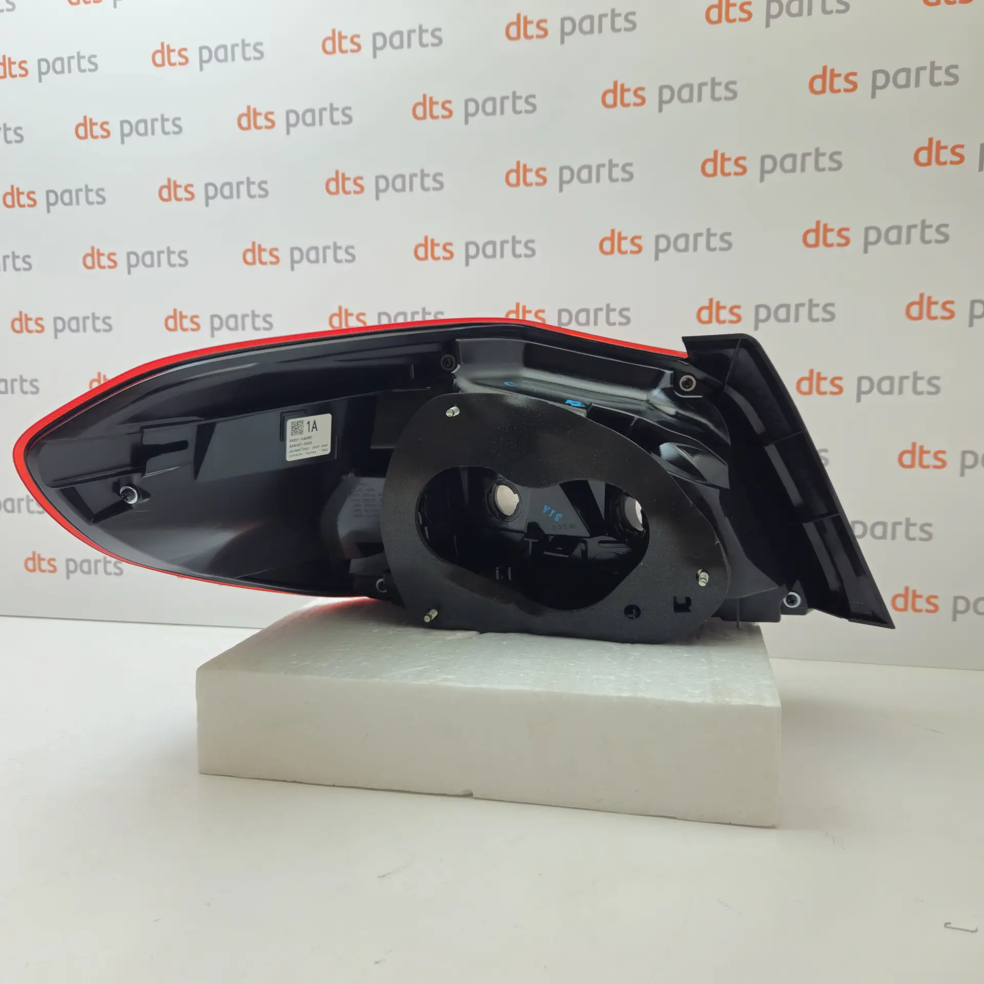 OEM Subaru 84912VA000 – Rear right taillight