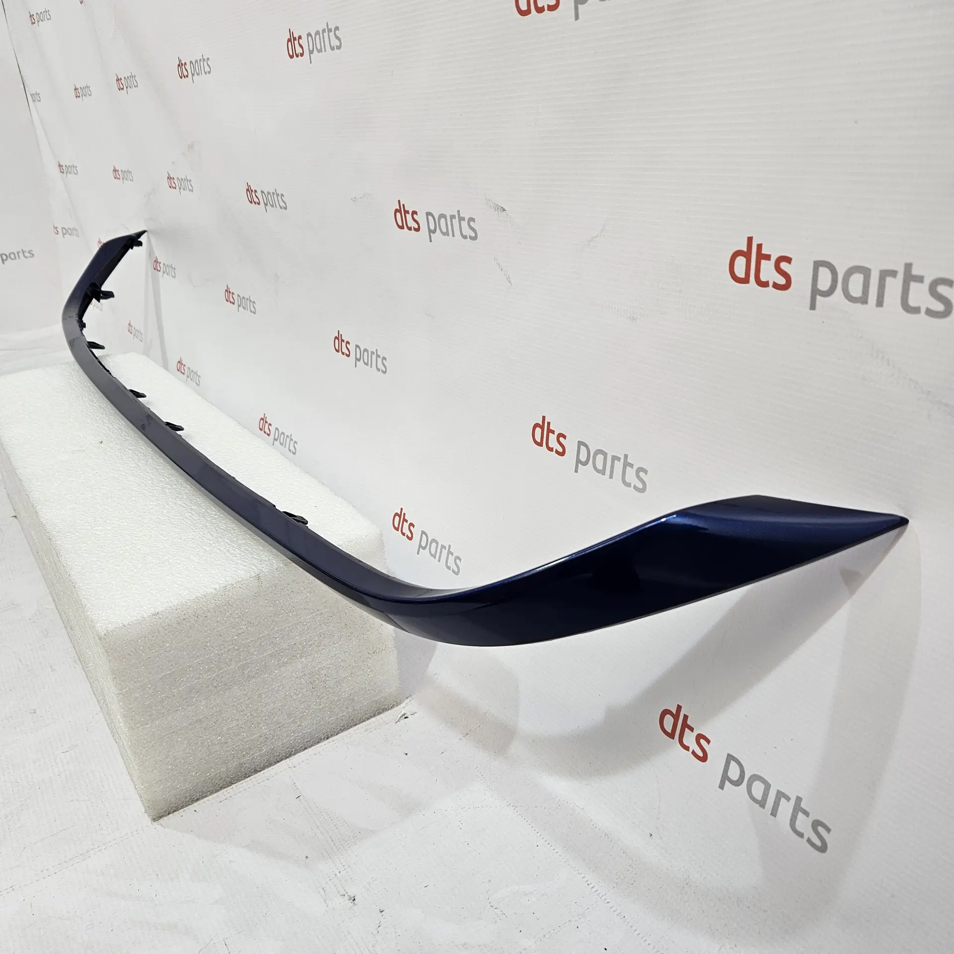 OEM Nissan 850845SH0A – Rear bumper finisher blue (Ray)