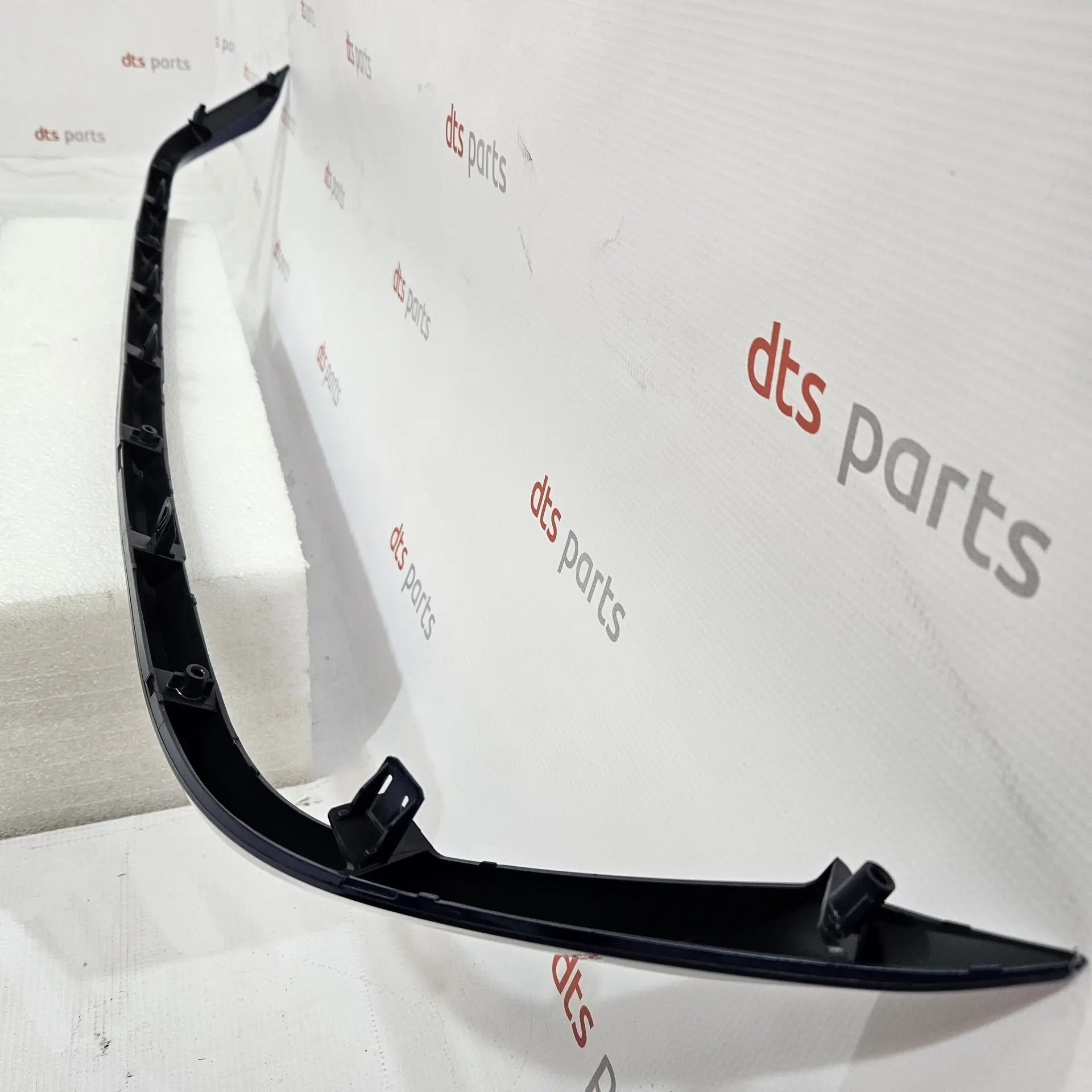OEM Nissan 850845SH0A – Rear bumper finisher blue (Ray)