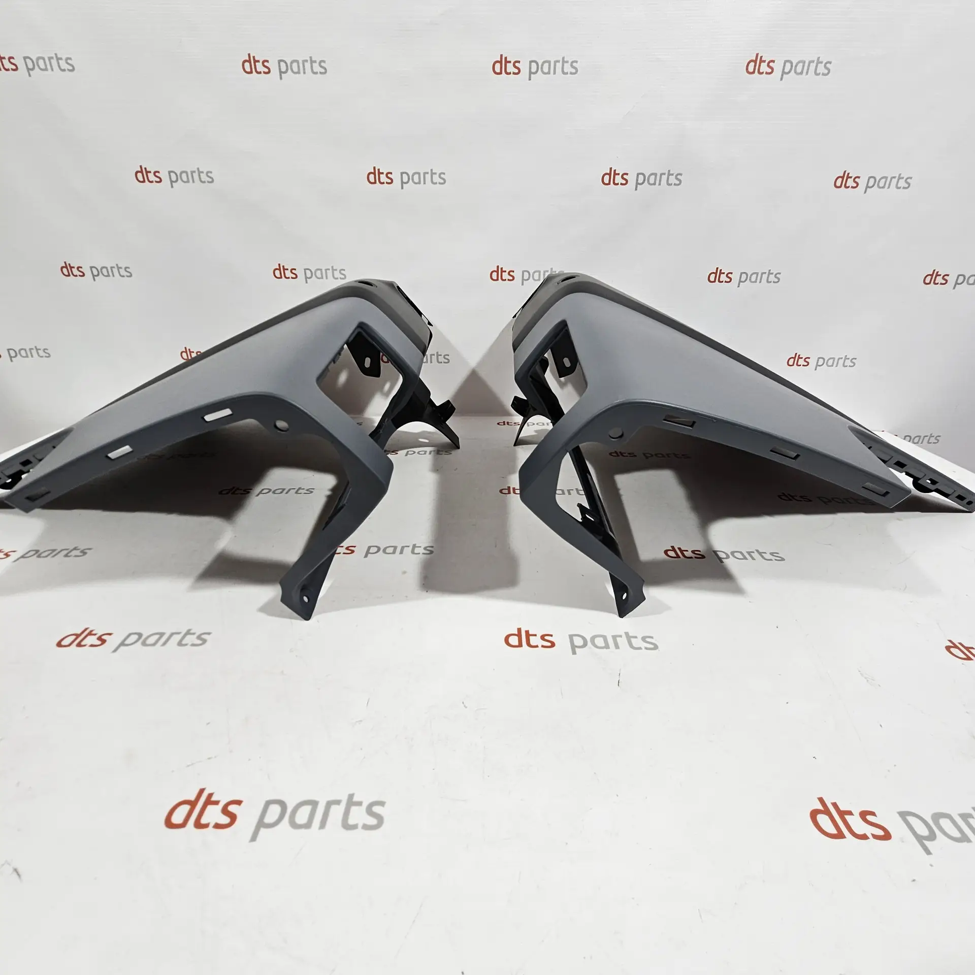 OEM Renault 850A85647R – Kit-RR Side Bumper (Rear Right Side Bumper Corner)