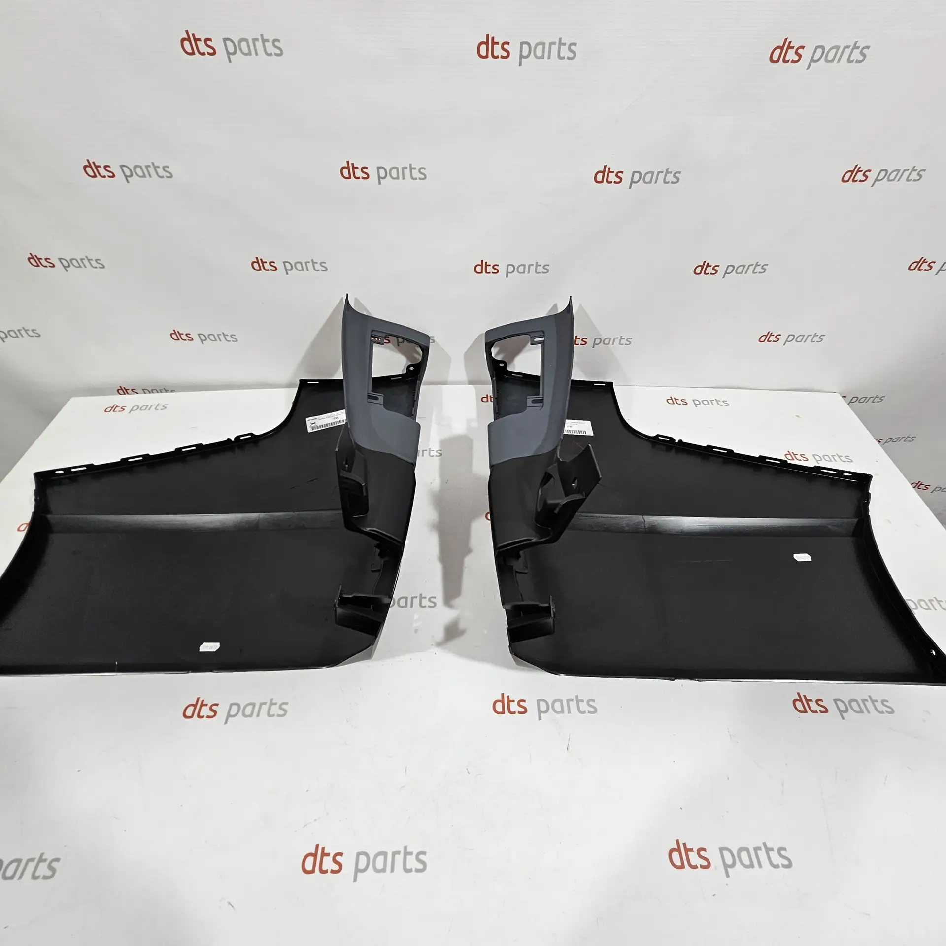 OEM Renault 850A85647R – Kit-RR Side Bumper (Rear Right Side Bumper Corner)